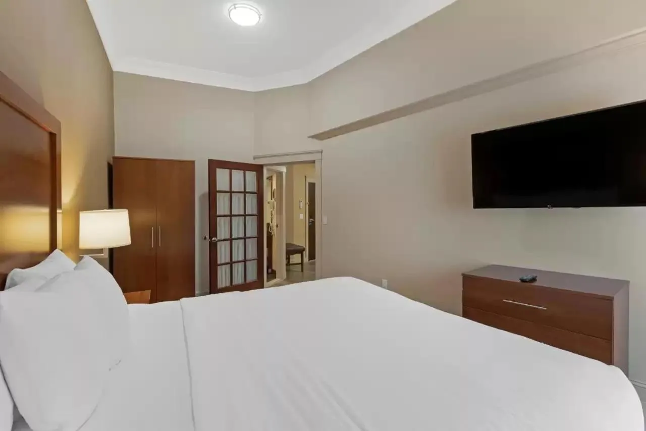 Bed in Comfort Inn Bangor North