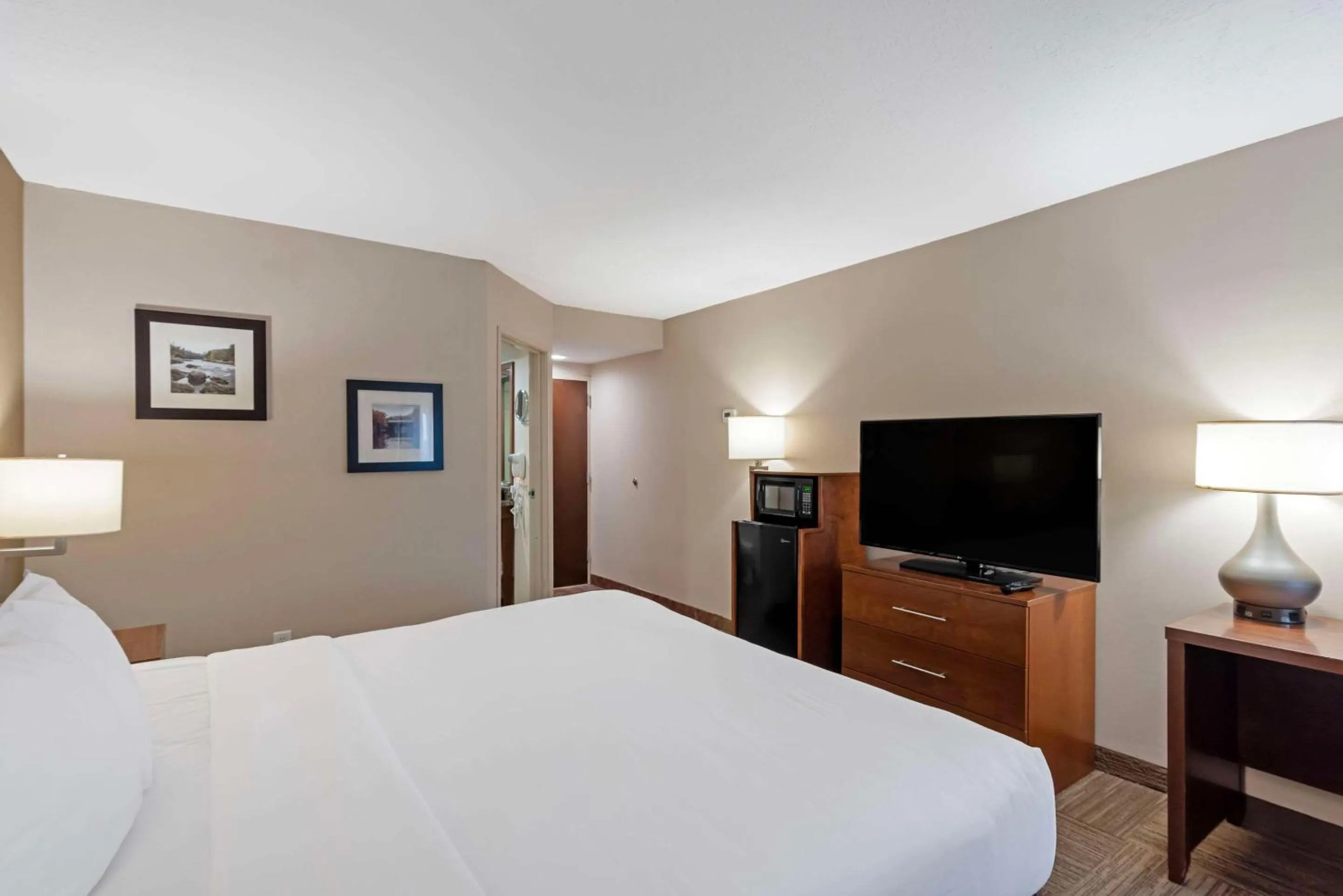 Bedroom, Bed in Comfort Inn Bangor North