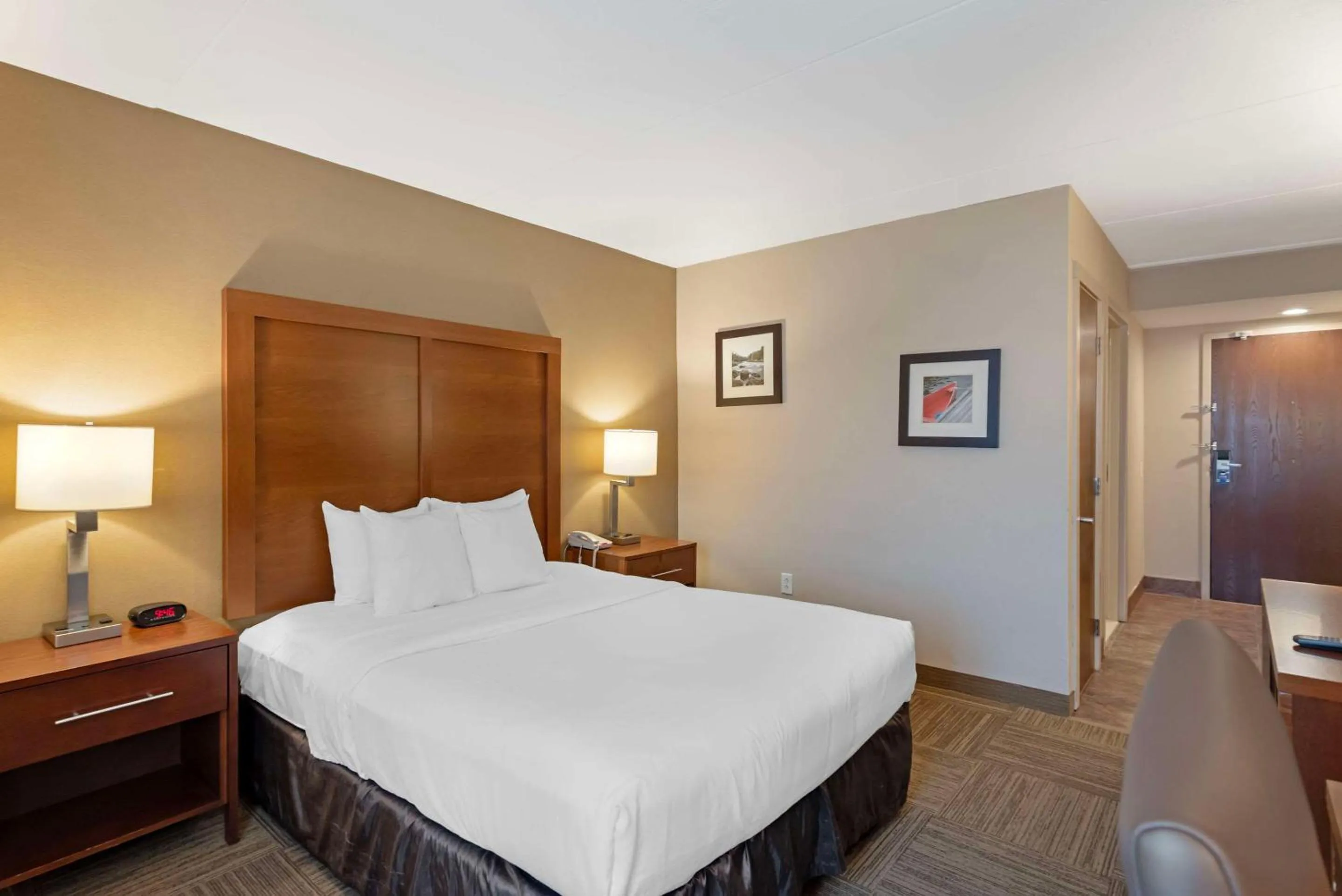 Bedroom, Bed in Comfort Inn Bangor North