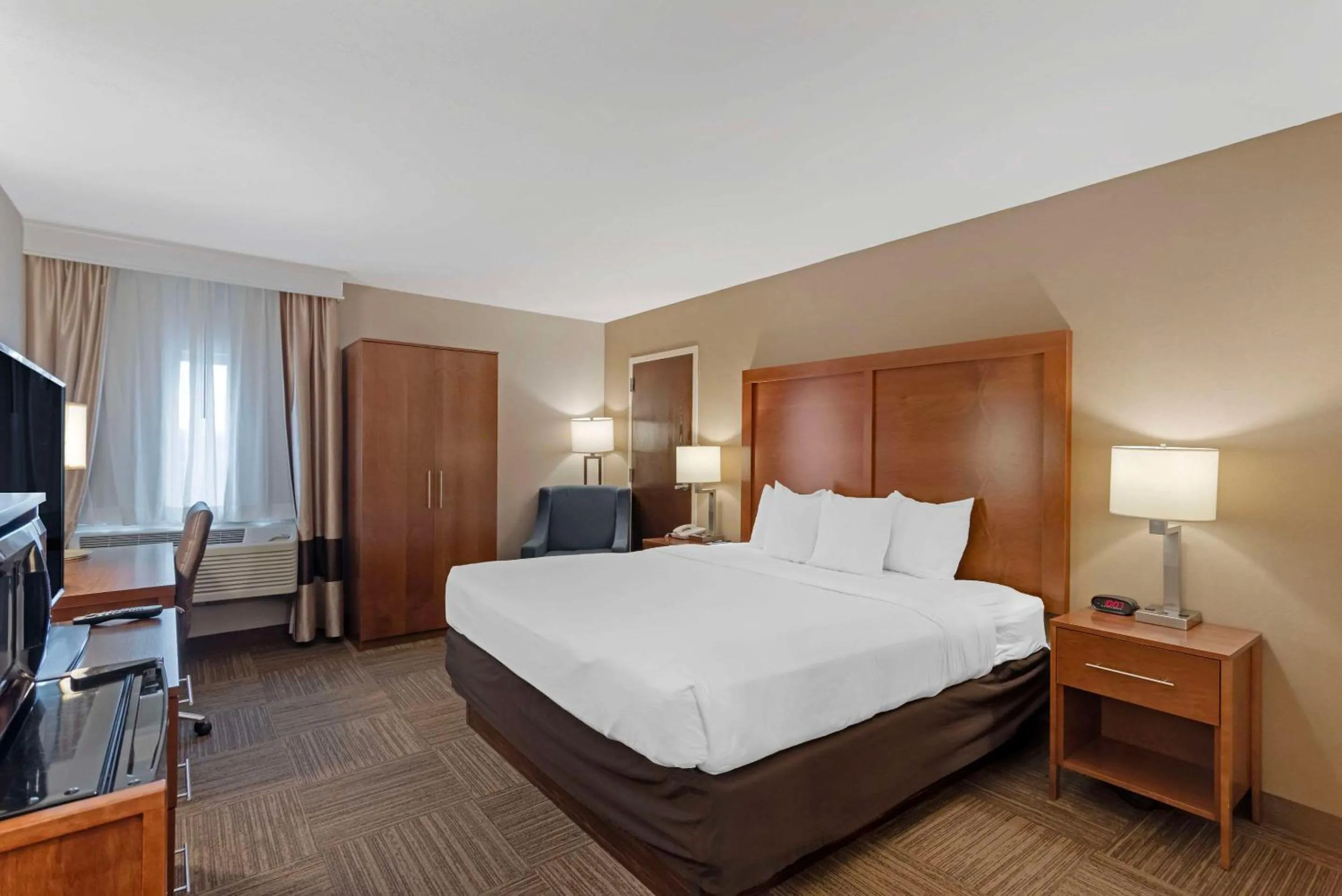 Bedroom, Bed in Comfort Inn Bangor North