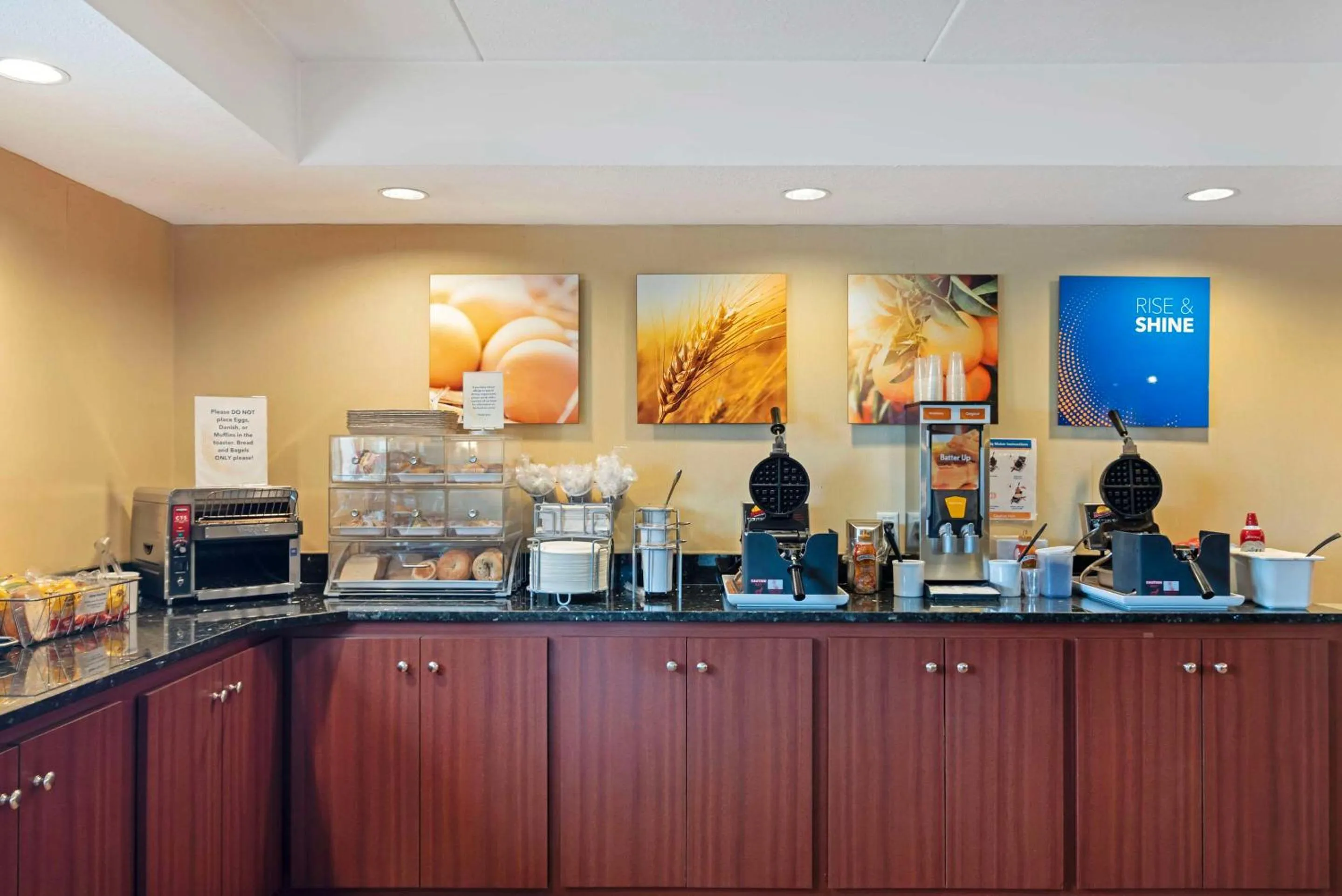 Breakfast in Comfort Inn Bangor North