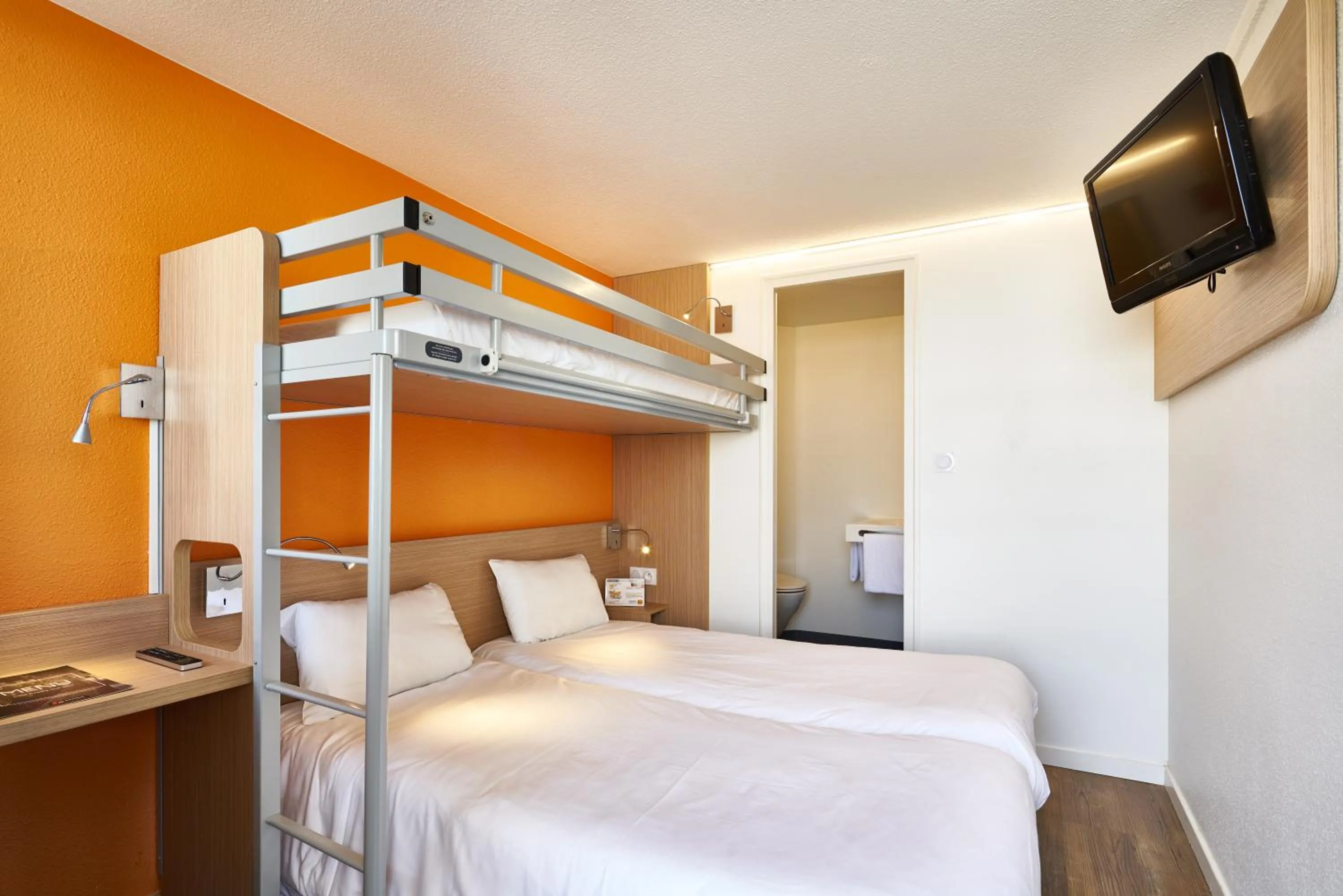 TV and multimedia, Bed in Première Classe La Roche Sur Yon - Vendéspace