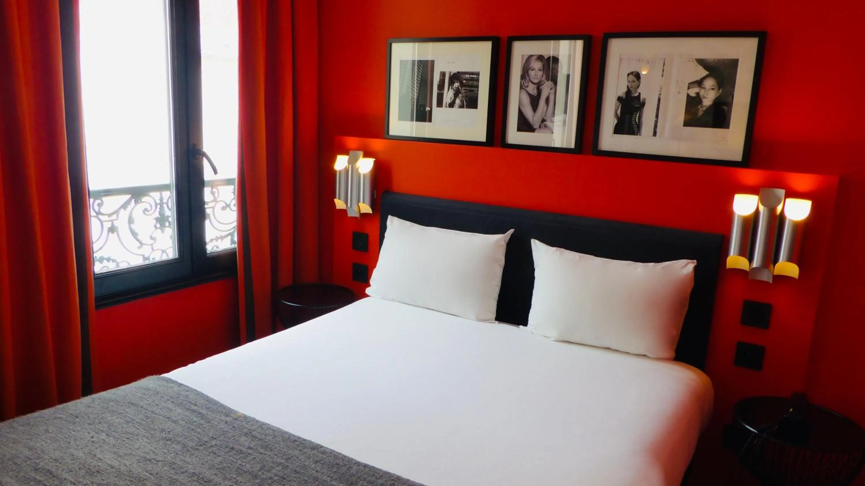 Bed in Hôtel Noir