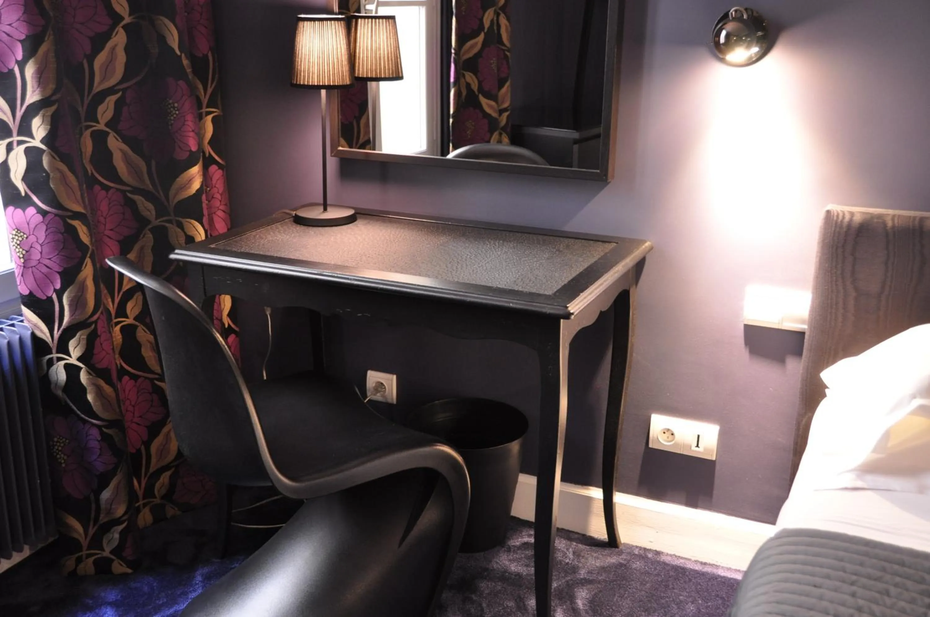 Decorative detail, Bed in Hôtel Noir