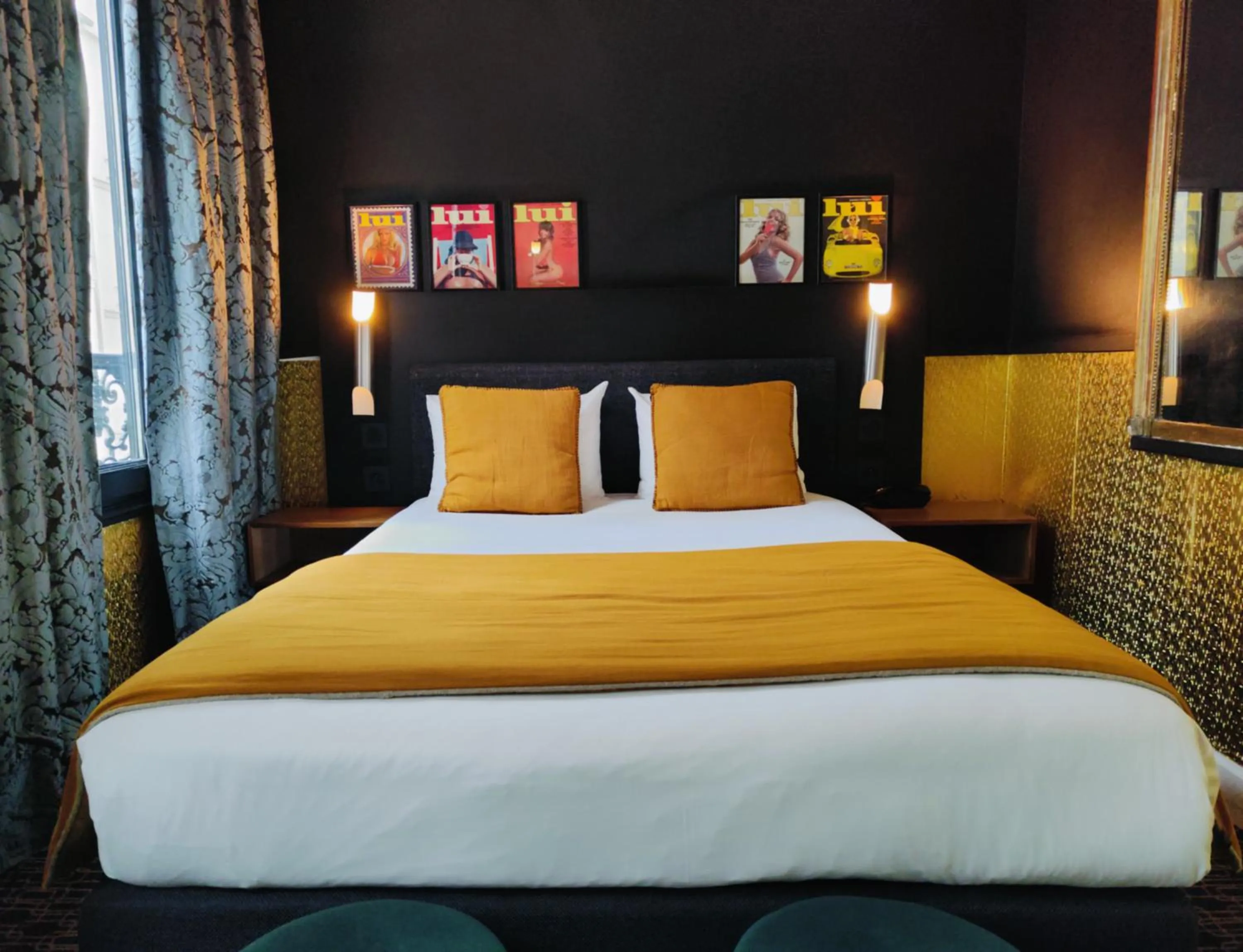 Photo of the whole room, Bed in Hôtel Noir
