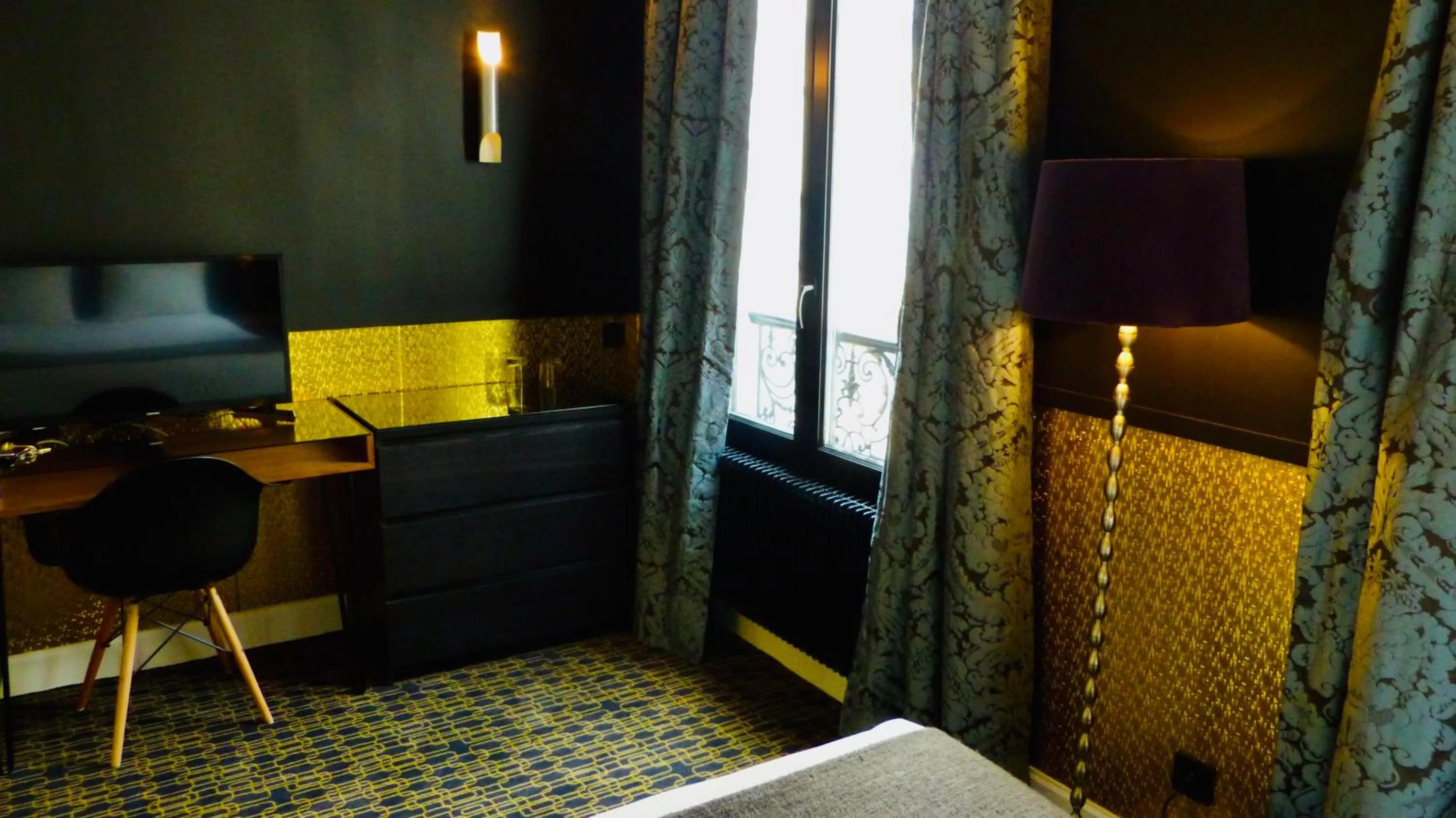 TV and multimedia in Hôtel Noir