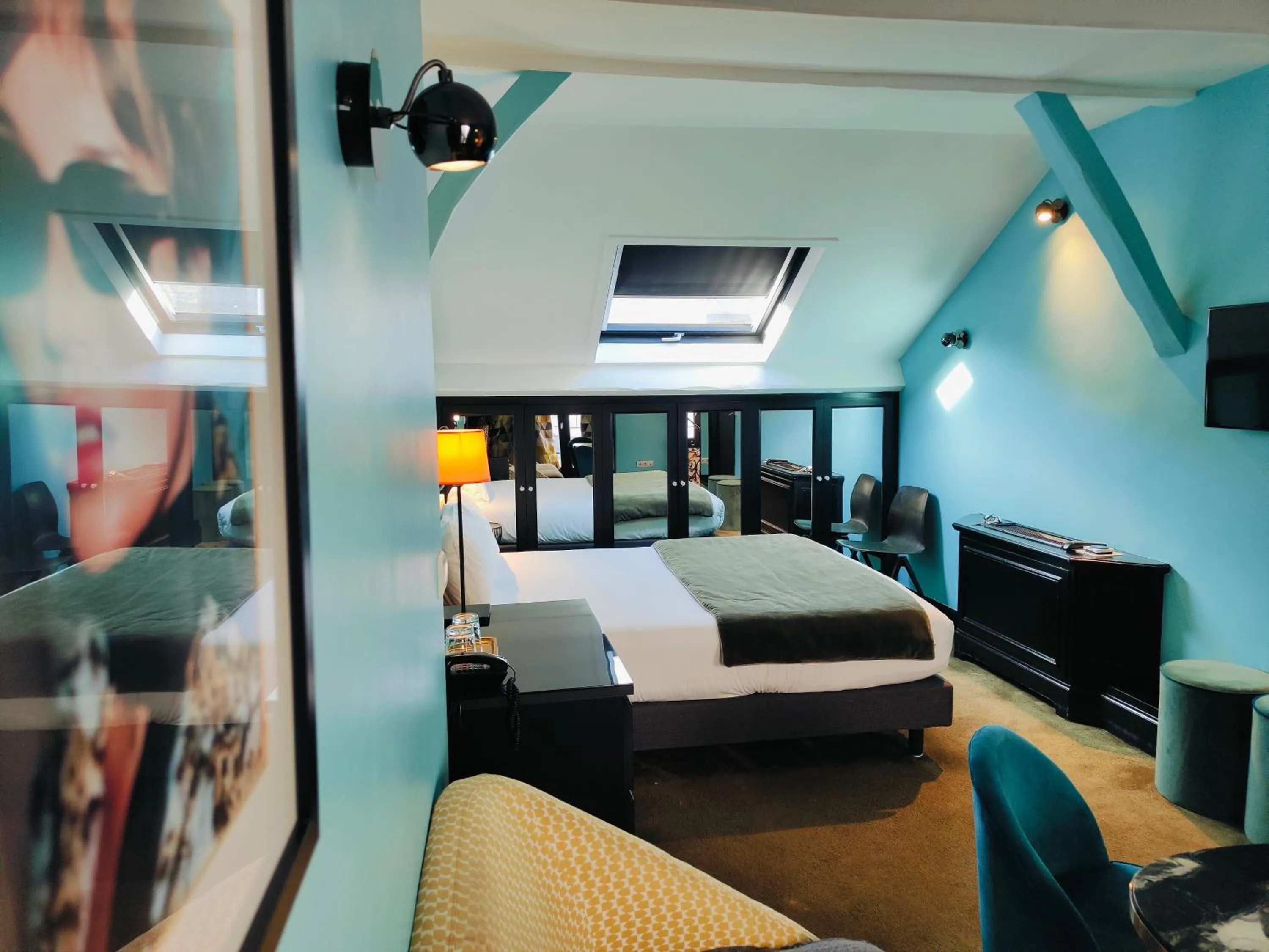 Photo of the whole room, Bed in Hôtel Noir