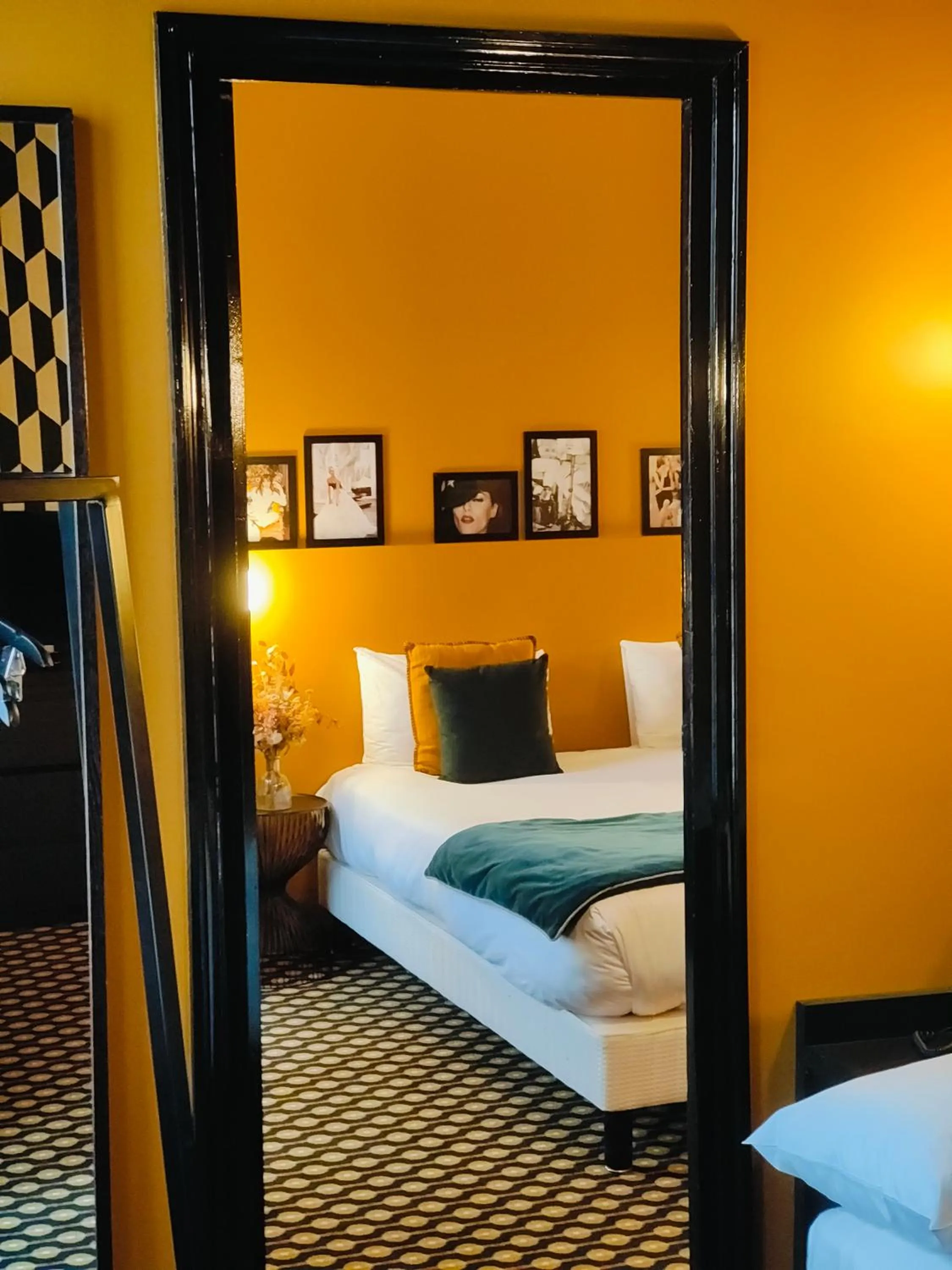 Bed in Hôtel Noir