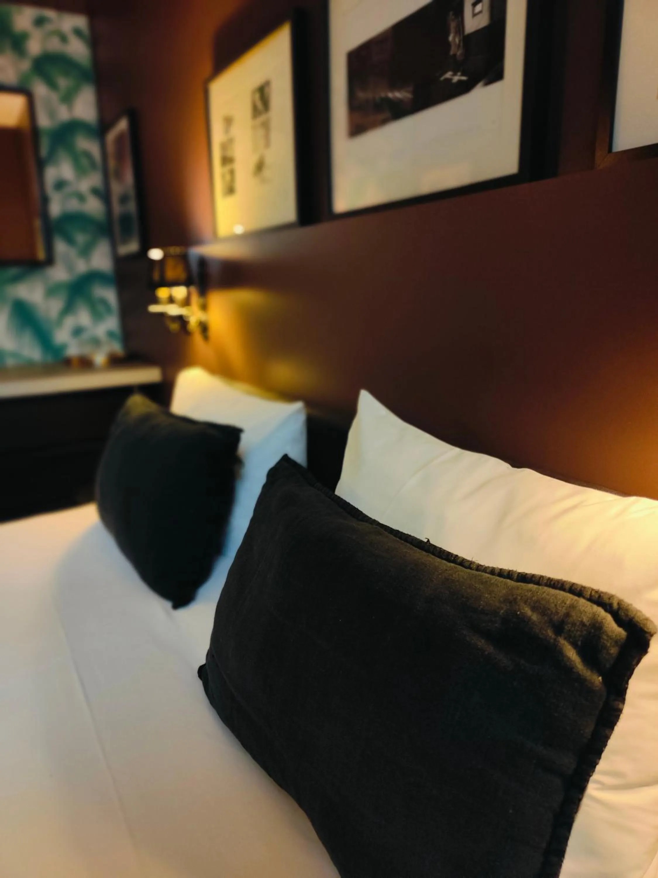 Decorative detail, Bed in Hôtel Noir
