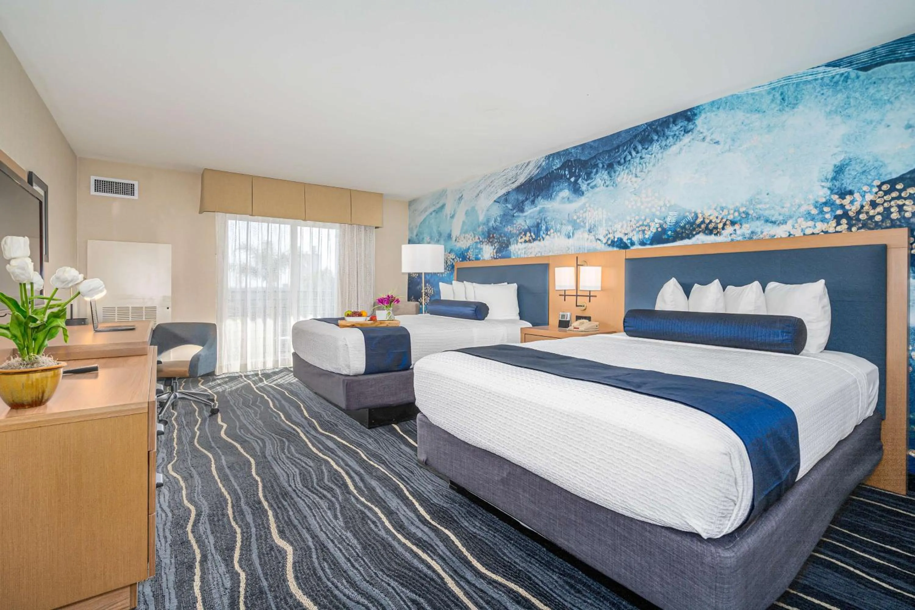 Photo of the whole room, Bed in Best Western Plus Marina Gateway Hotel