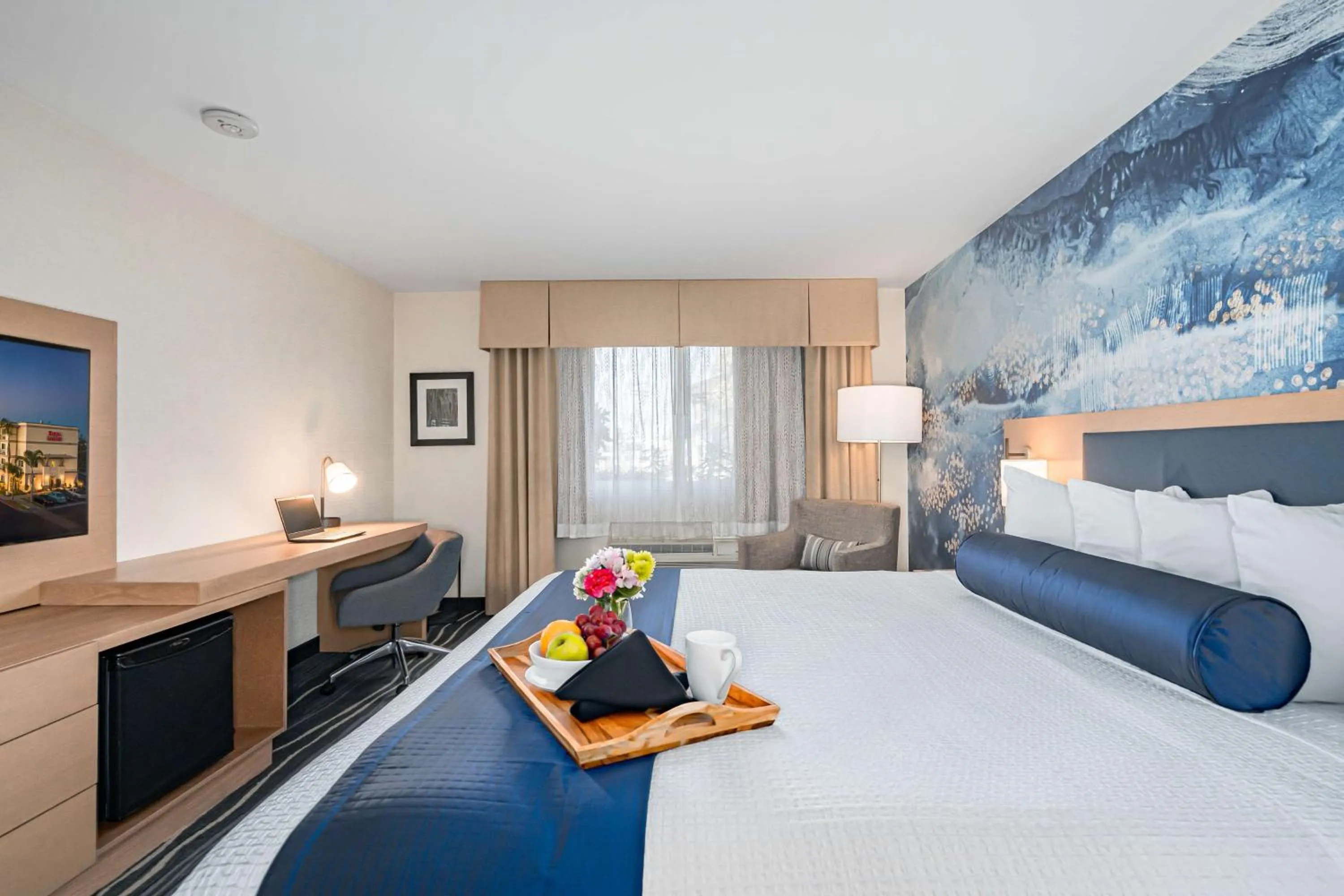 Bedroom, Bed in Best Western Plus Marina Gateway Hotel