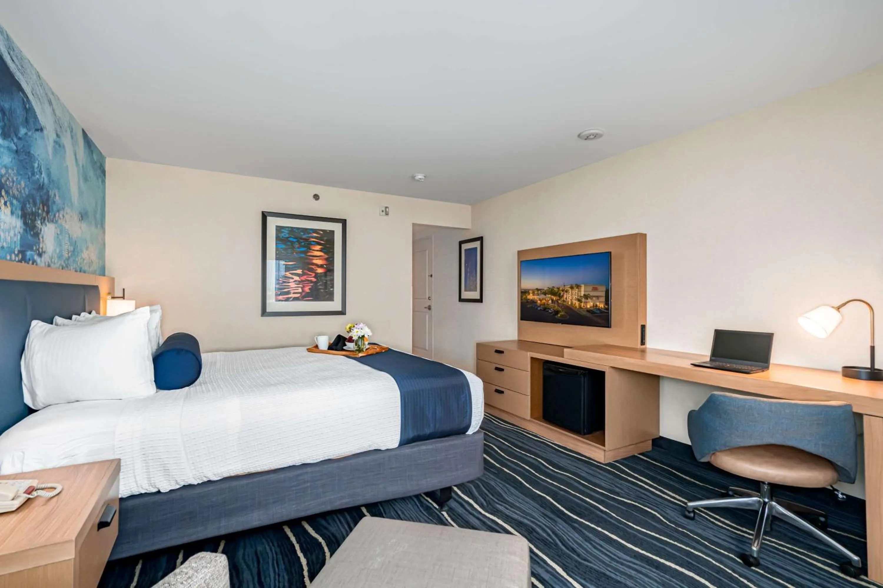 Bedroom, Bed in Best Western Plus Marina Gateway Hotel