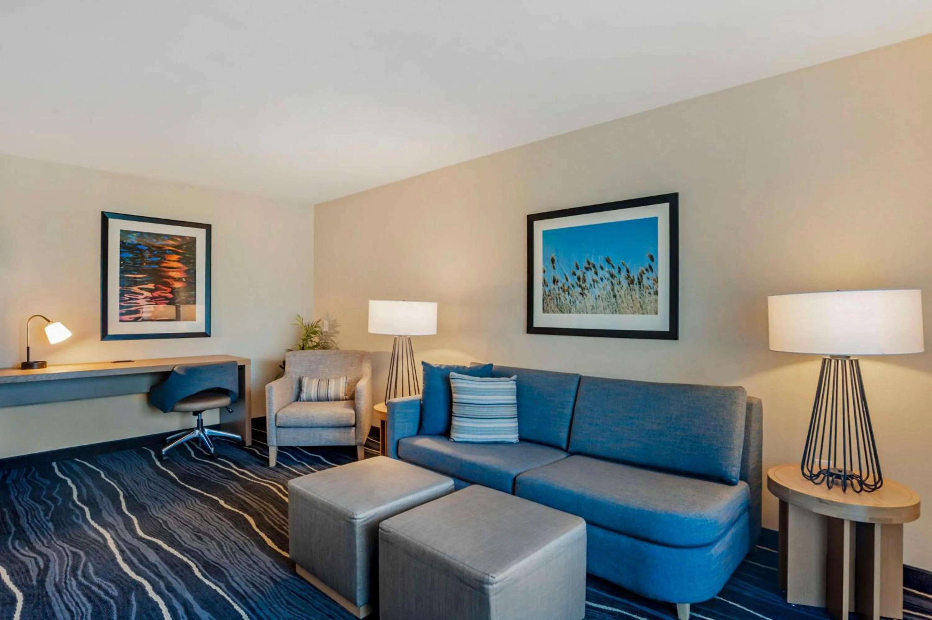 Bedroom in Best Western Plus Marina Gateway Hotel