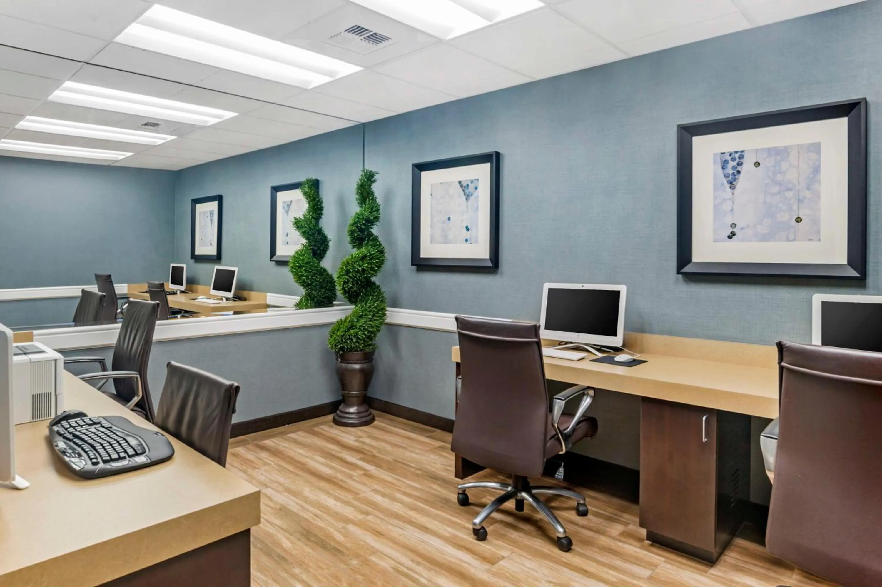 Business facilities in Best Western Plus Marina Gateway Hotel