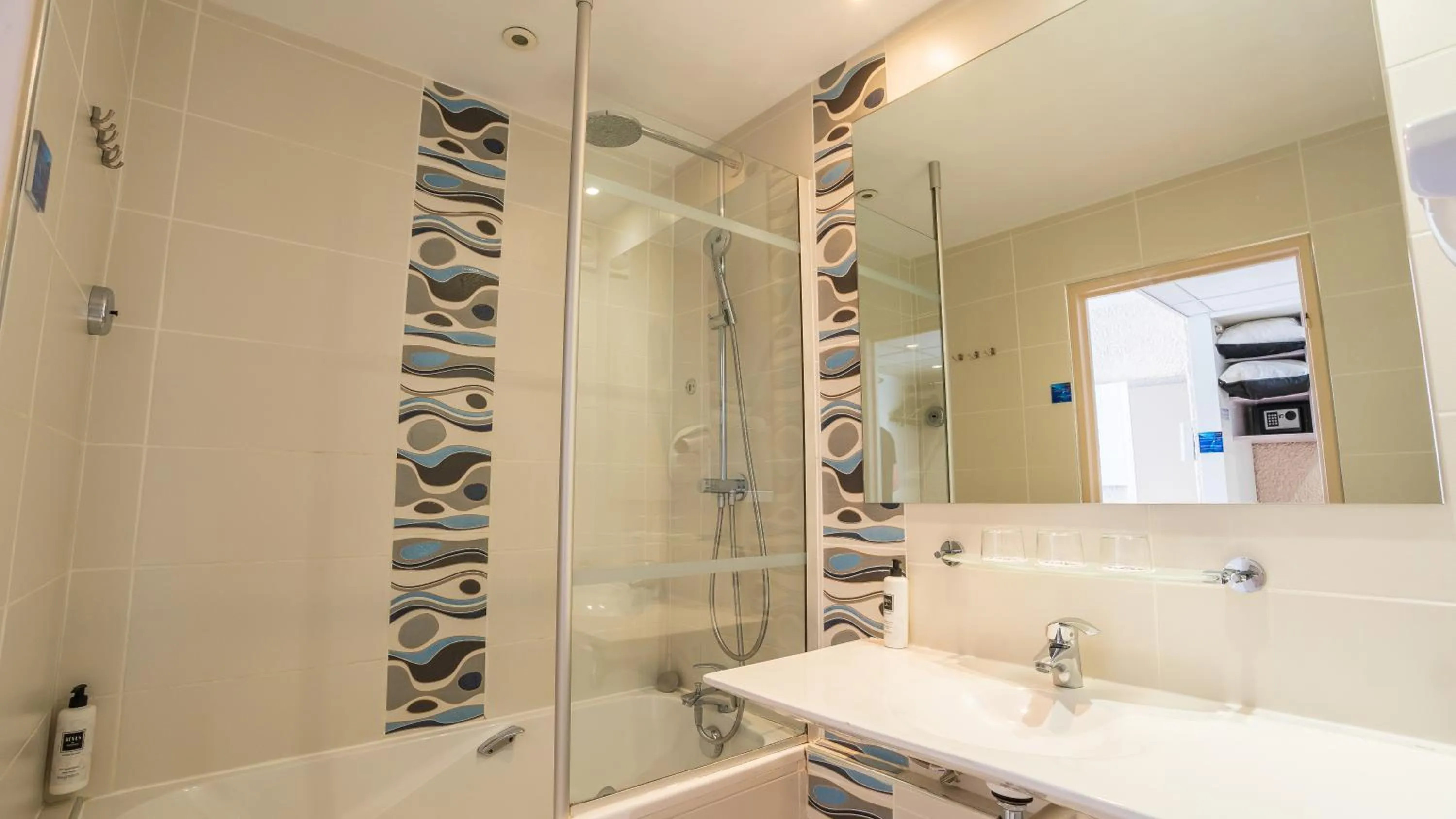 Bathroom in Hotel Europe