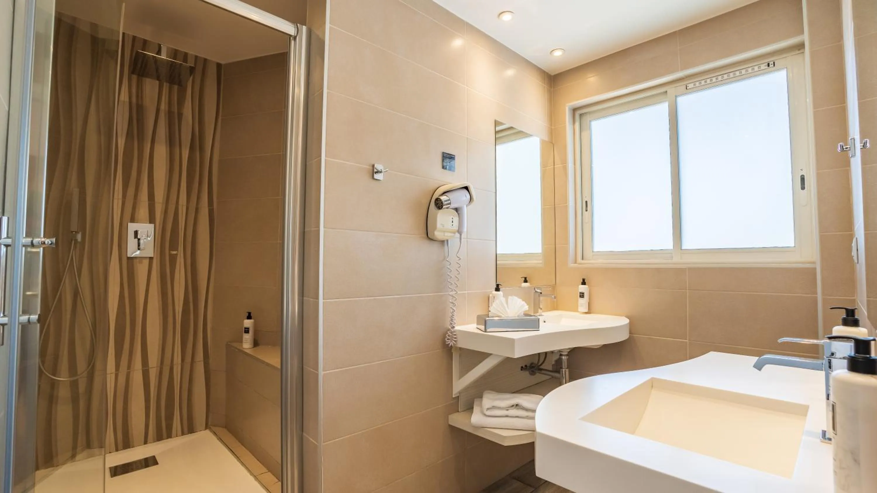 Bathroom in Hotel Europe