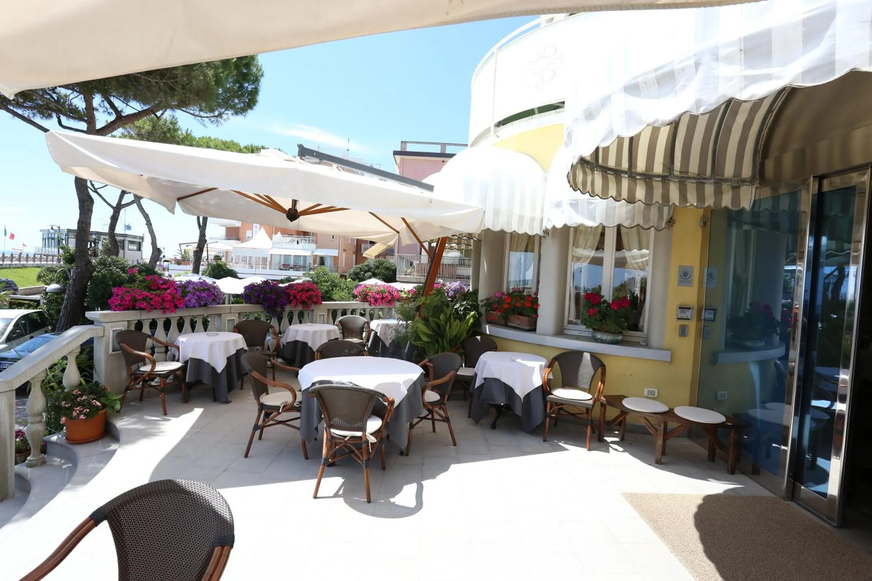 Staff in Hotel Le Lampare