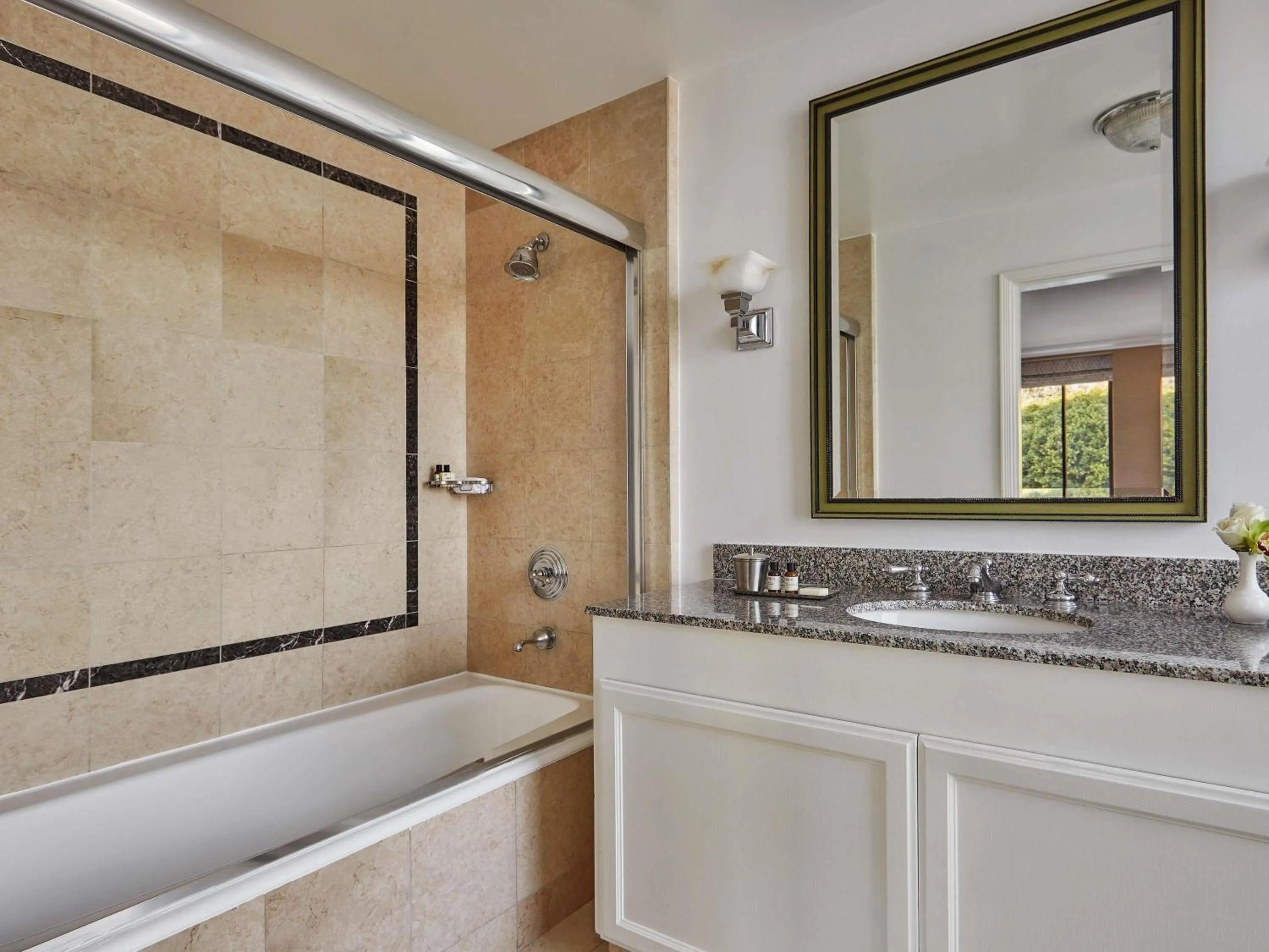 Bedroom in Fairmont Miramar Hotel & Bungalows