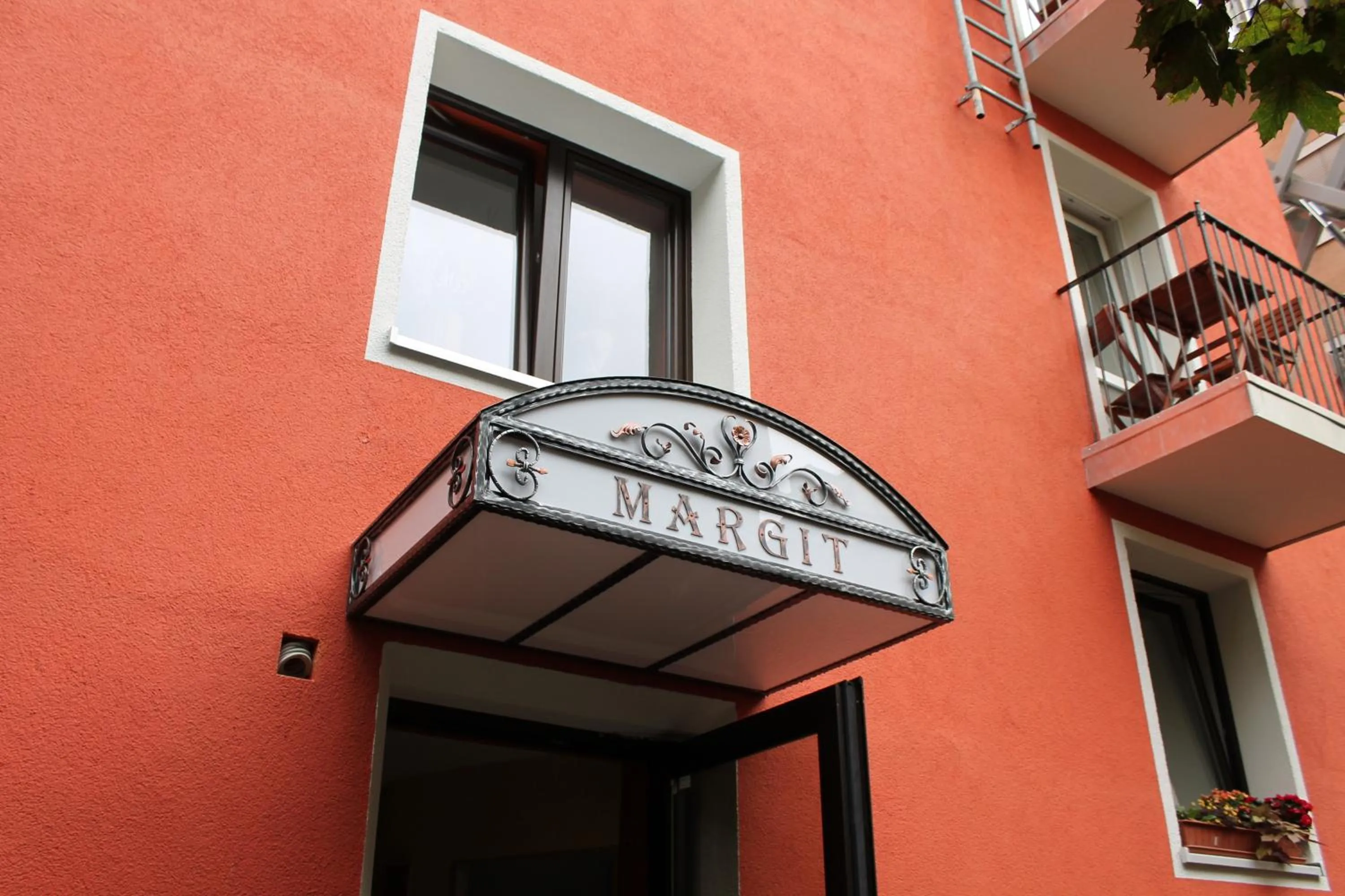 Facade/entrance in Hotel Pension Margit