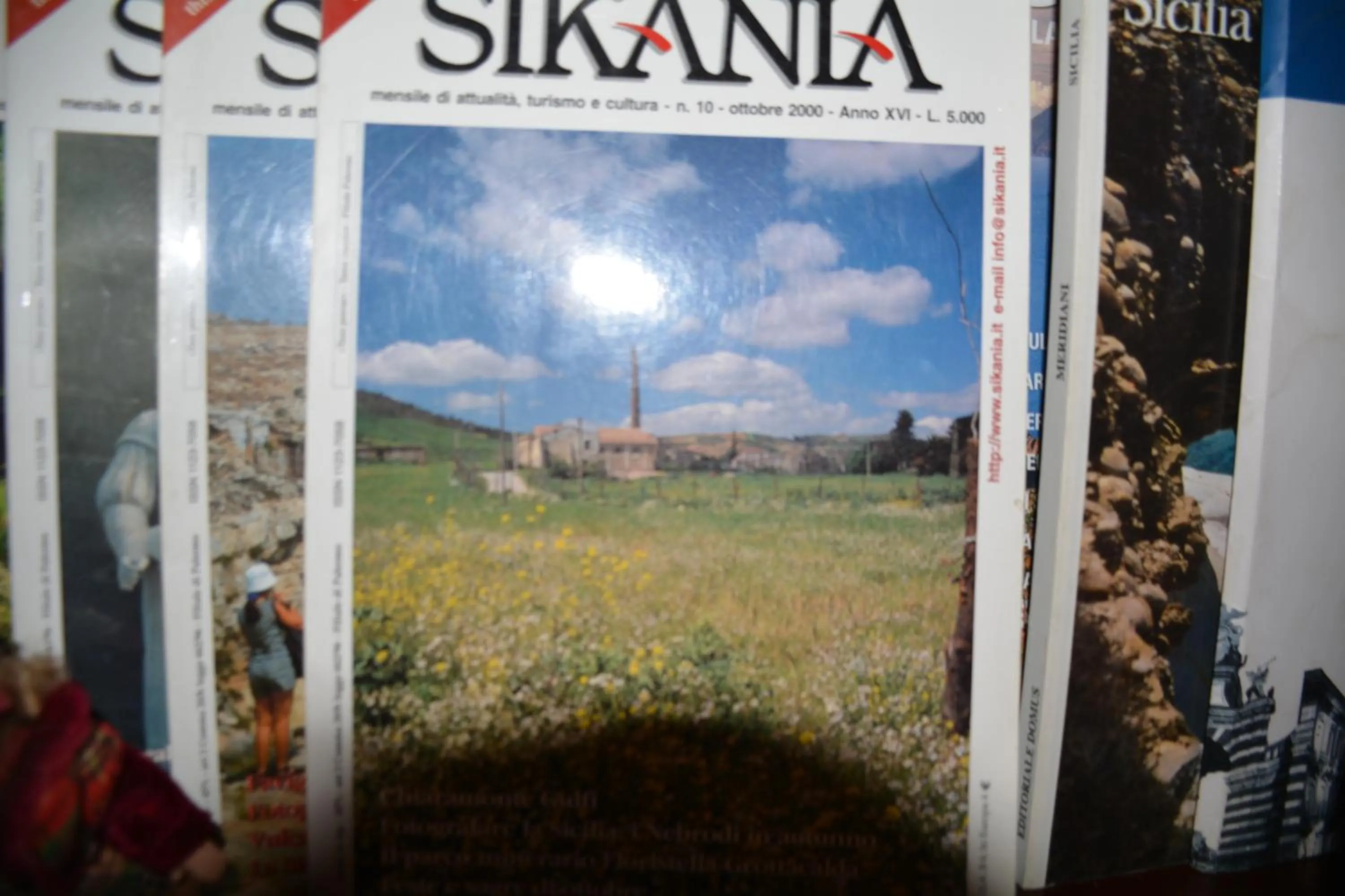 Library in Etna Hiking B&B