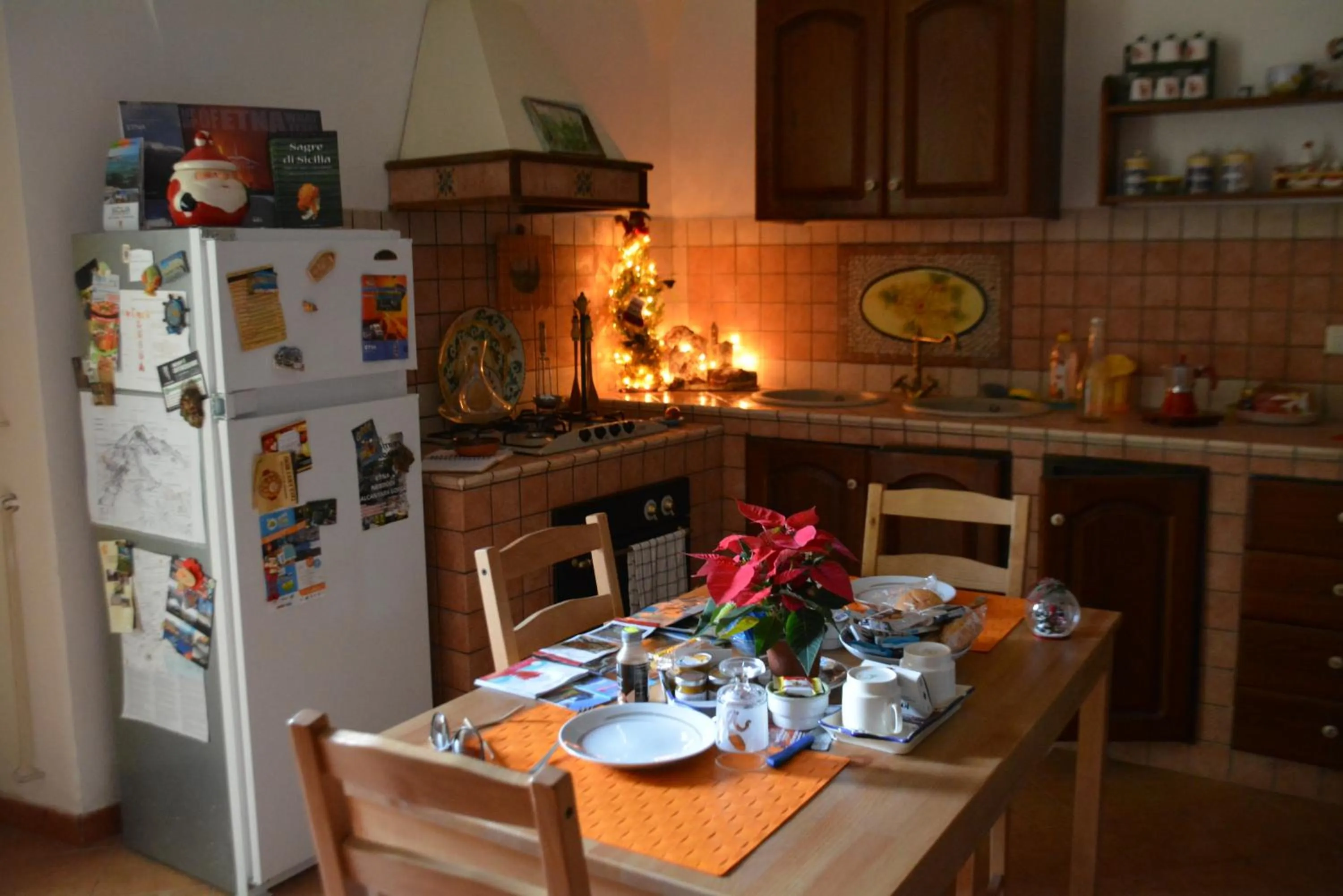 Library in Etna Hiking B&B