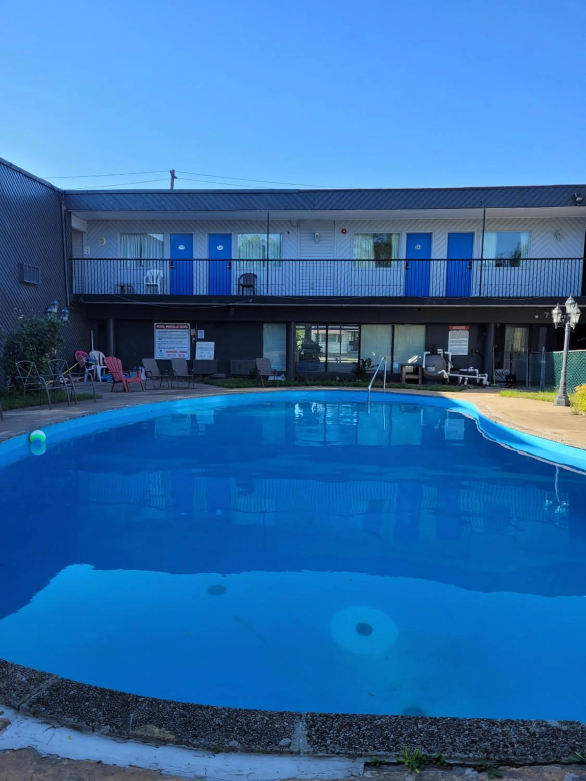 Swimming pool in 7 Nights Stay