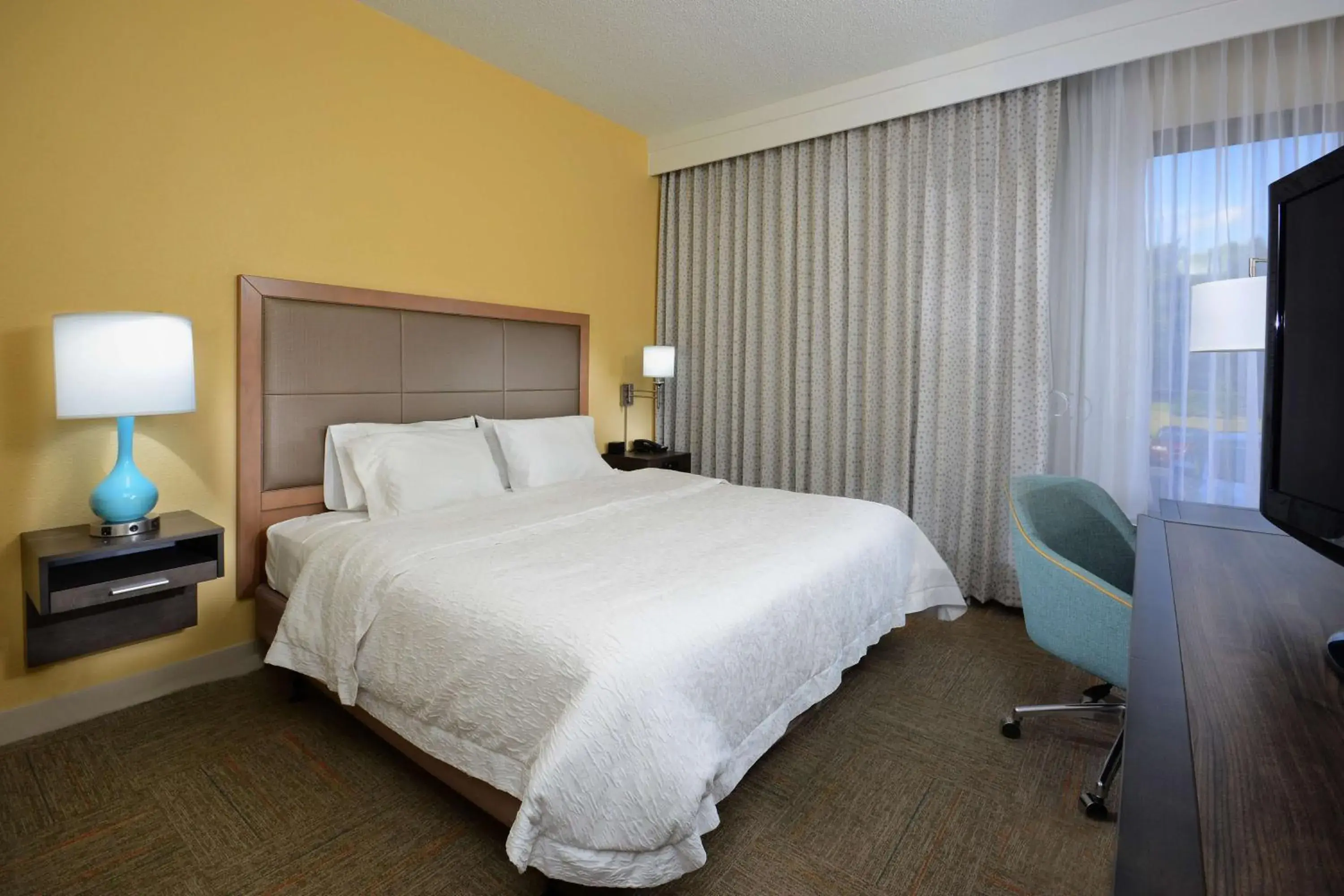King Room - Mobility Access in Hampton Inn Charlotte North Lake Norman King Room - Mobility Access in Hampton Inn Charlotte North Lake Norman