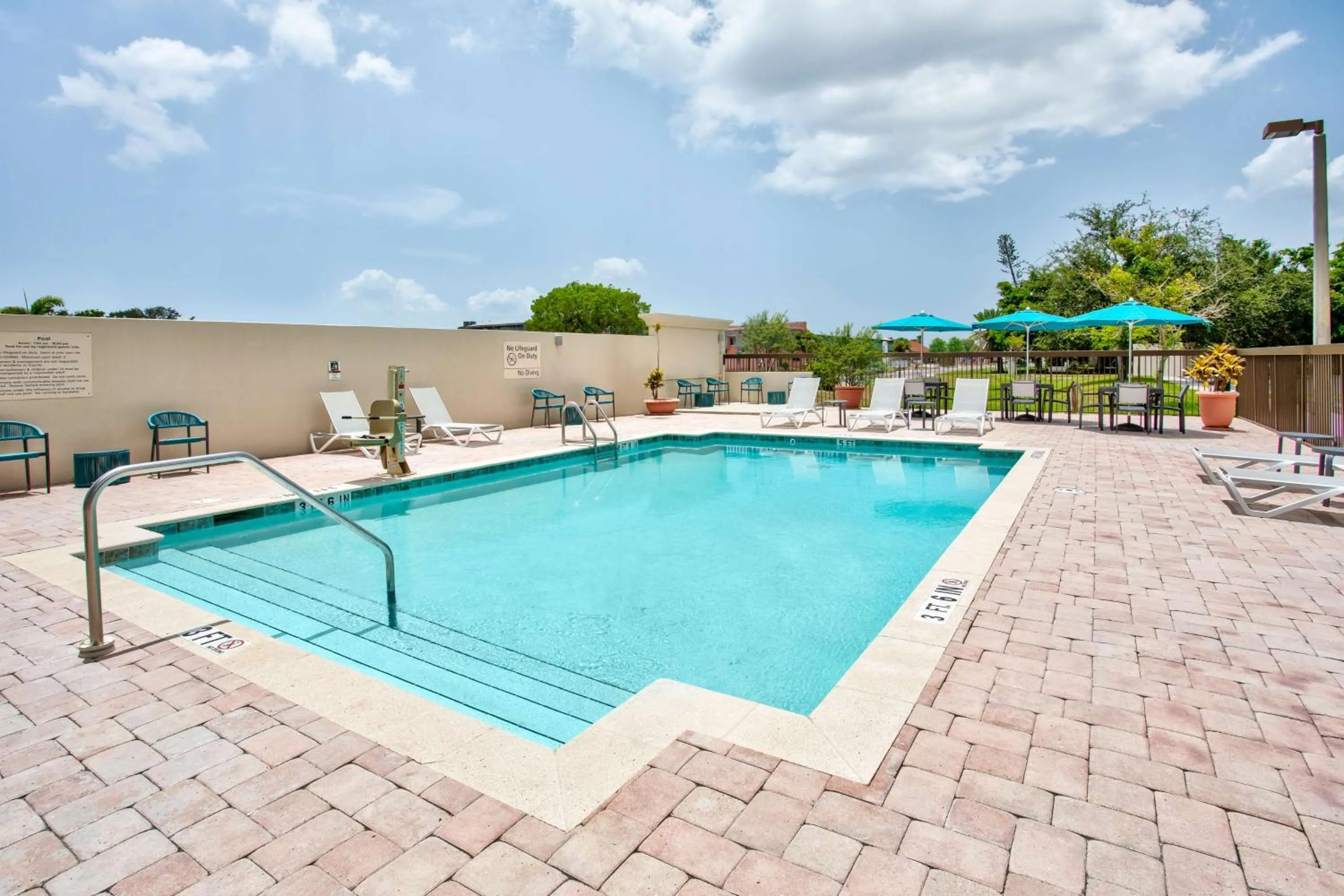 Pool view in Hampton Inn & Suites Cape Coral / Fort Myers