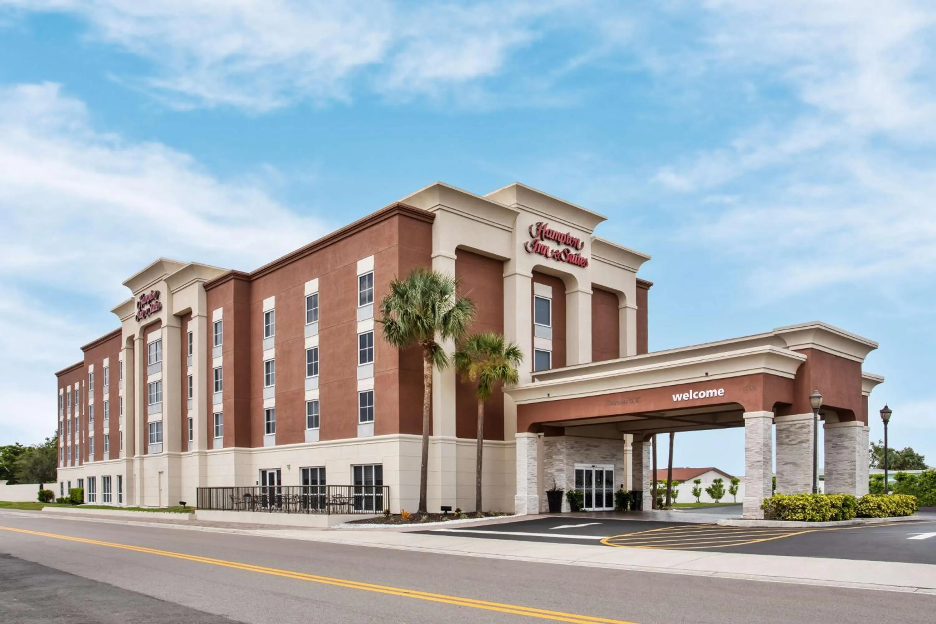 Property building in Hampton Inn & Suites Cape Coral / Fort Myers