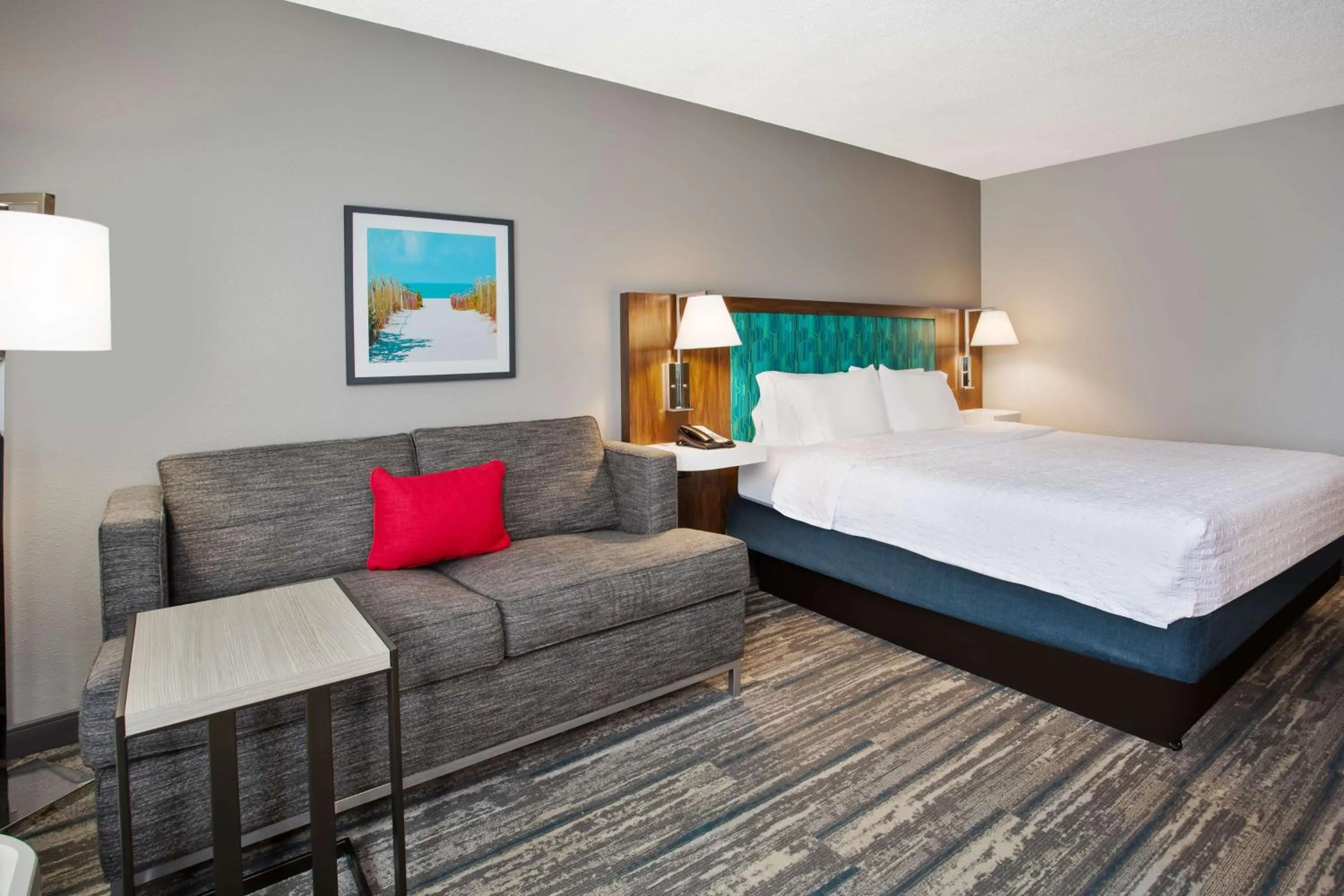 Living room, Bed in Hampton Inn & Suites Cape Coral / Fort Myers