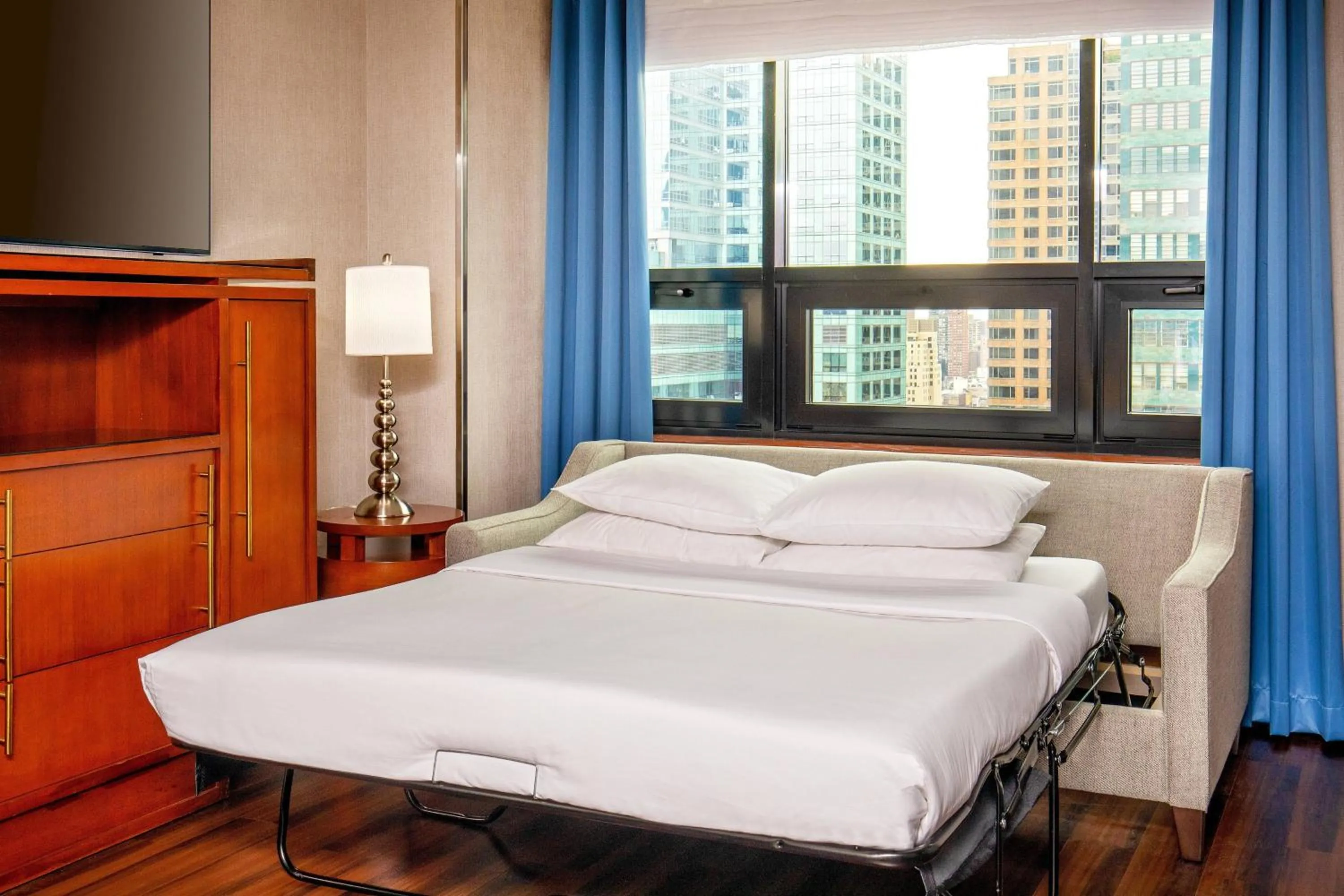 Bedroom, Bed in Four Points by Sheraton Midtown - Times Square
