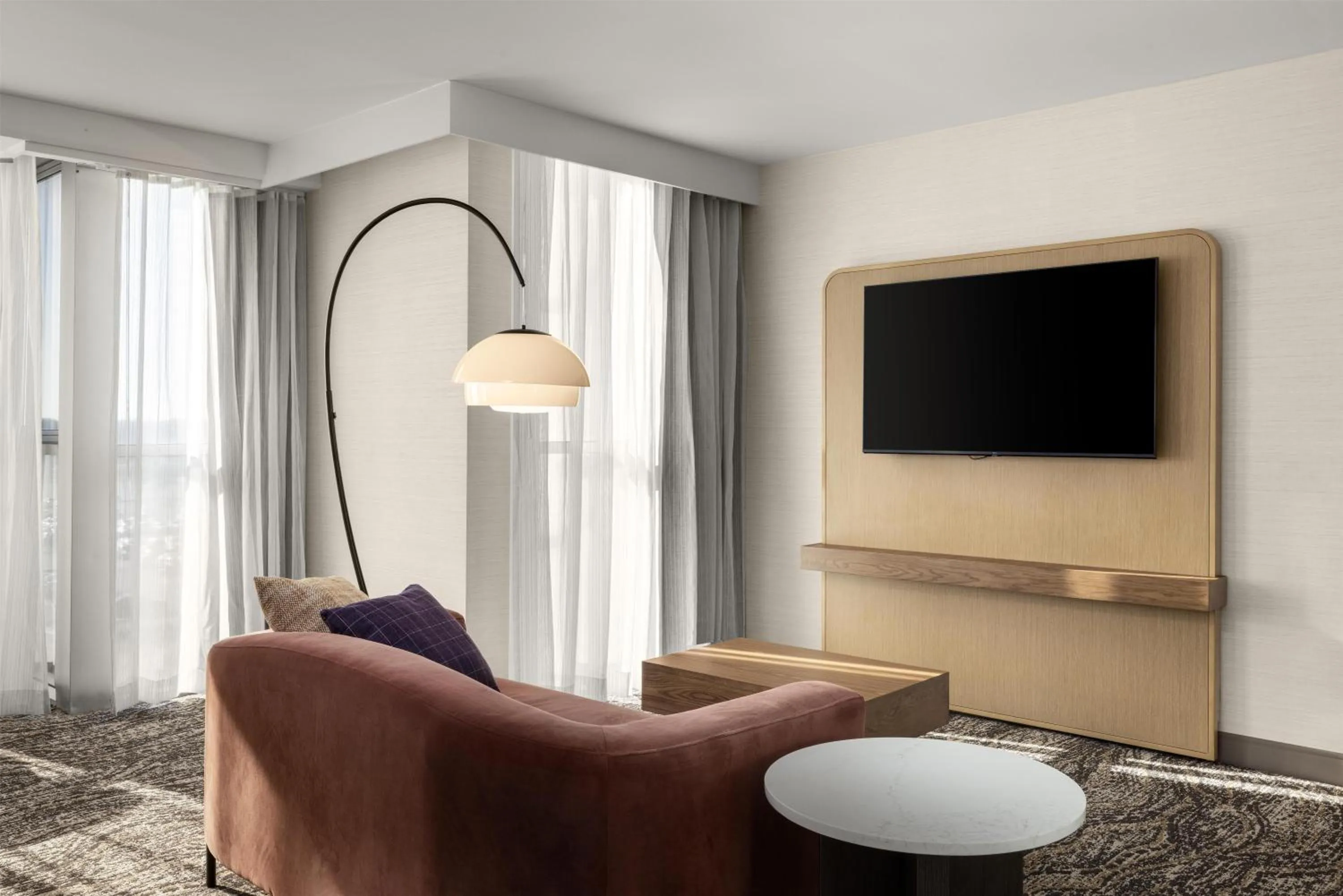 Living room in Embassy Suites by Hilton Cincinnati Northeast - Blue Ash