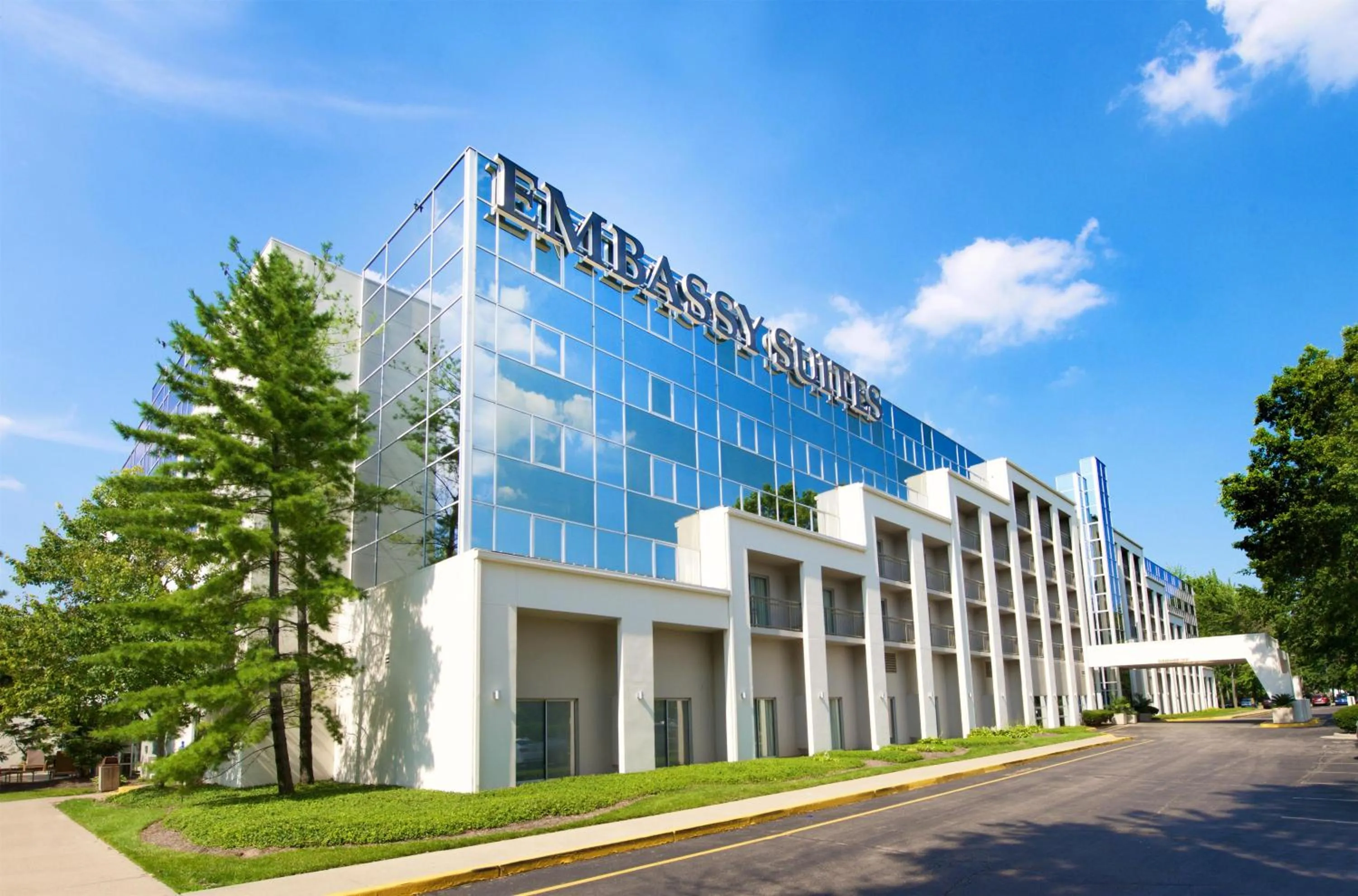 Property building in Embassy Suites by Hilton Cincinnati Northeast - Blue Ash