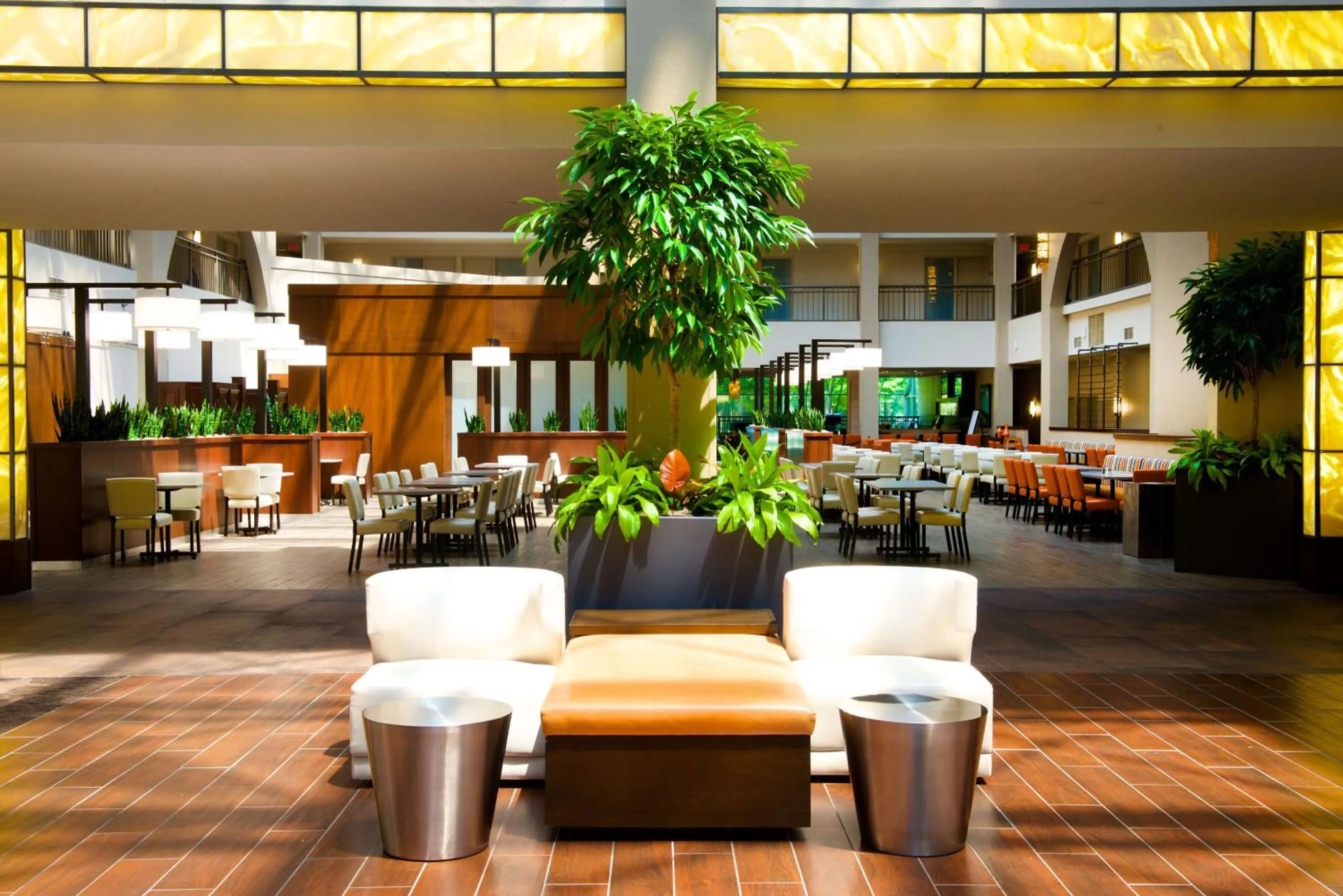 Lobby or reception in Embassy Suites by Hilton Cincinnati Northeast - Blue Ash