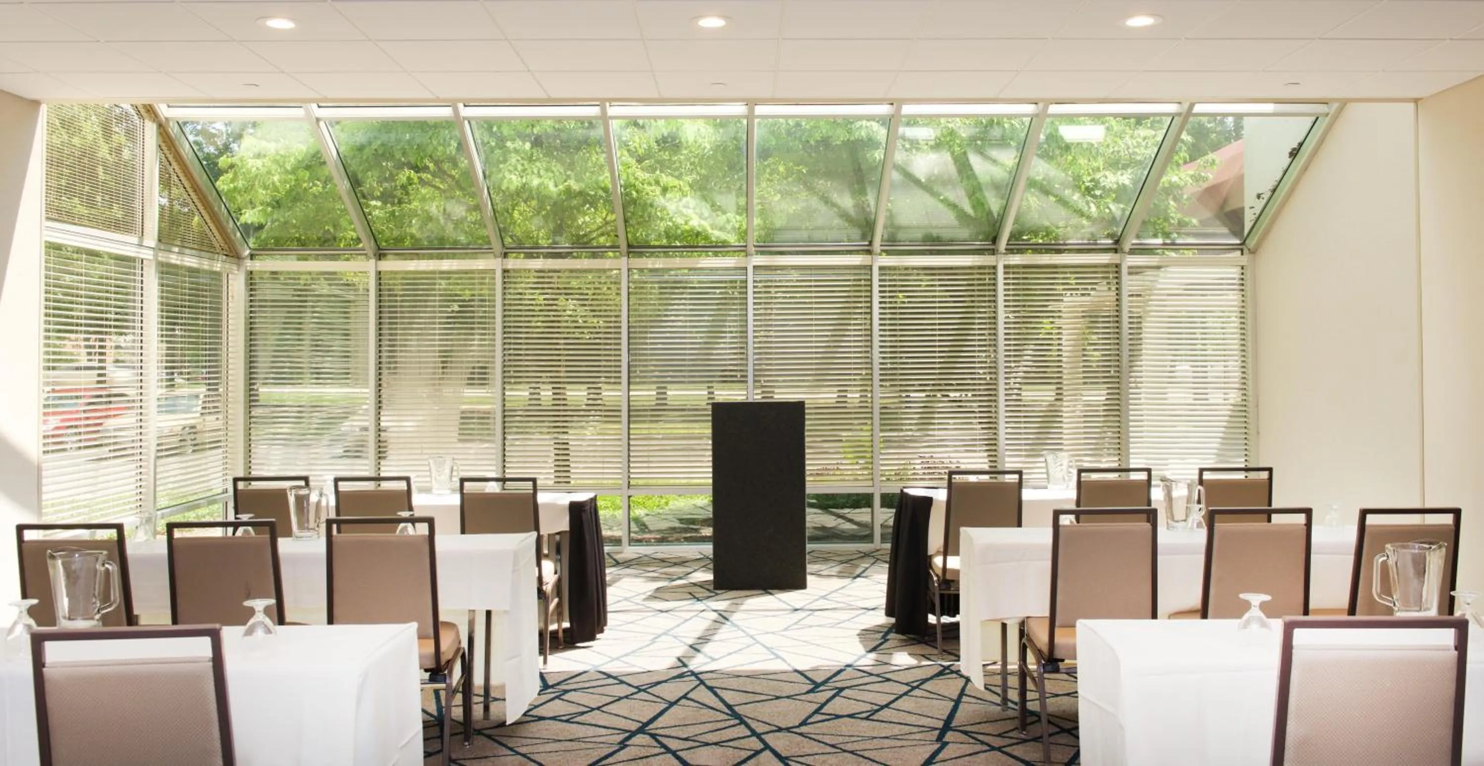 Meeting/conference room in Embassy Suites by Hilton Cincinnati Northeast - Blue Ash