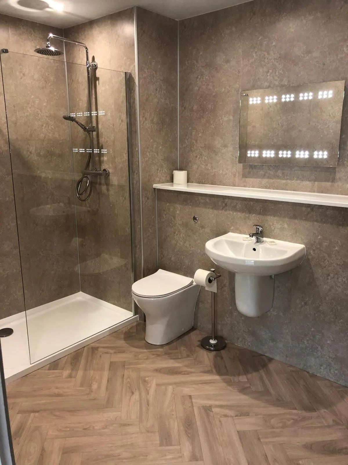 Bathroom in The Gilvenbank Hotel