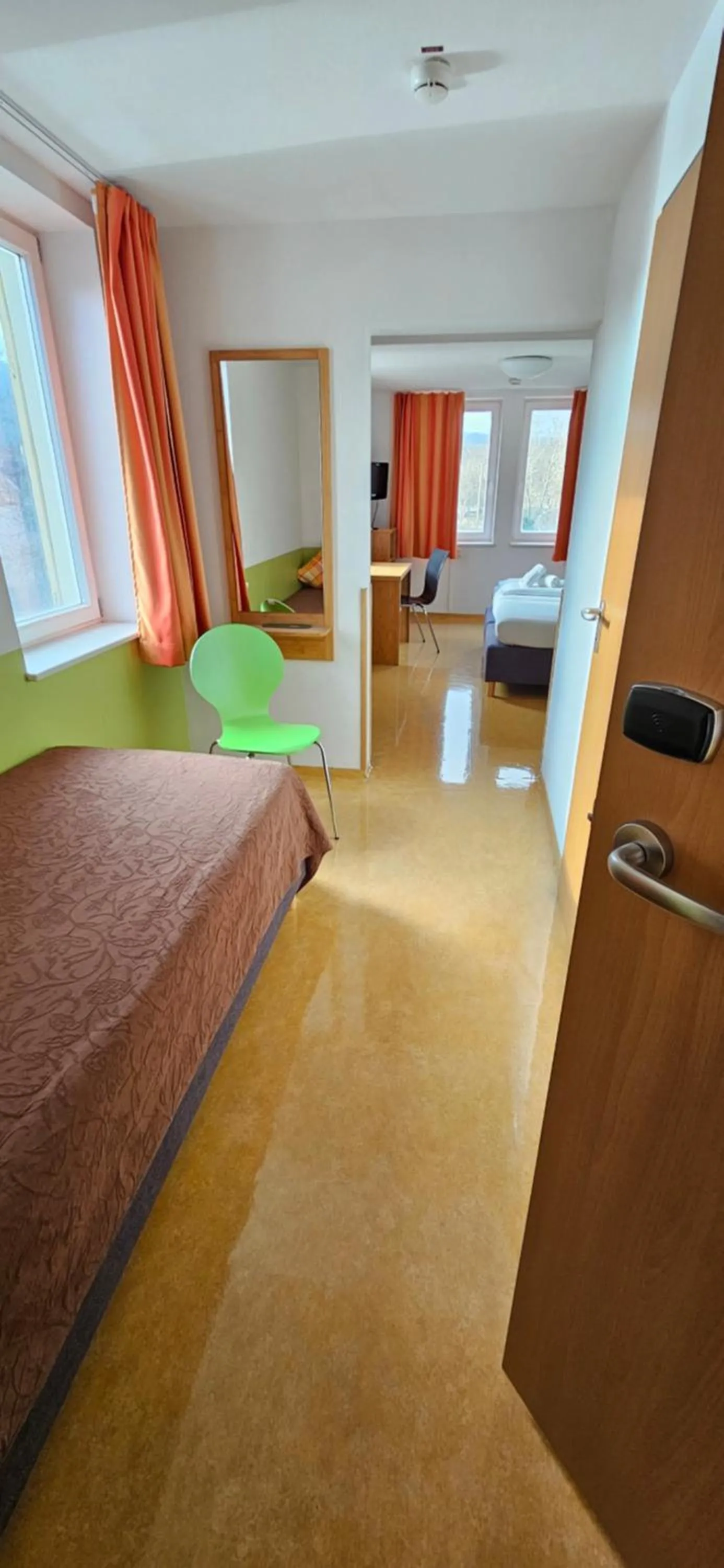 Photo of the whole room, Bed in Ecoinn