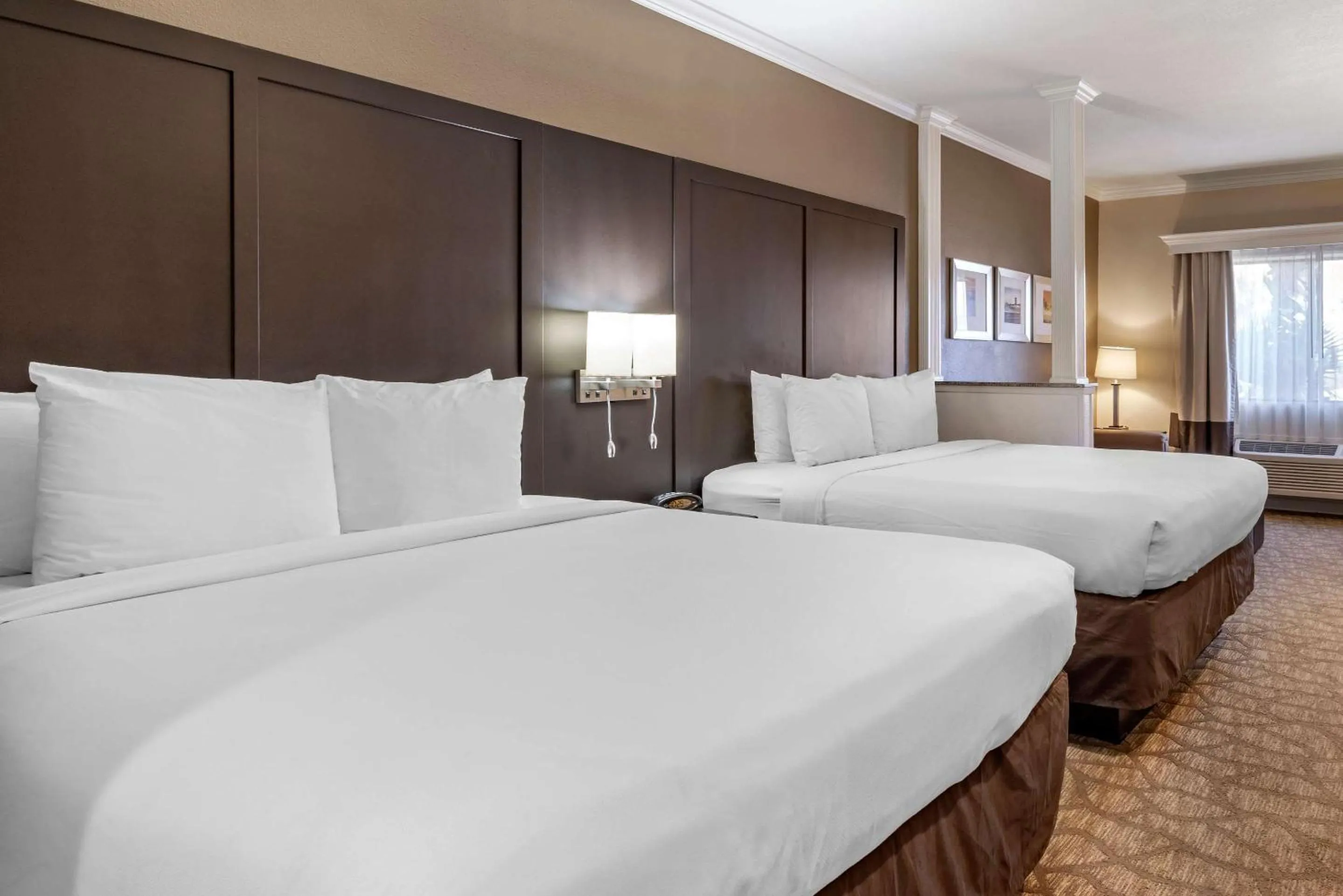 Bedroom, Bed in Comfort Inn & Suites Huntington Beach