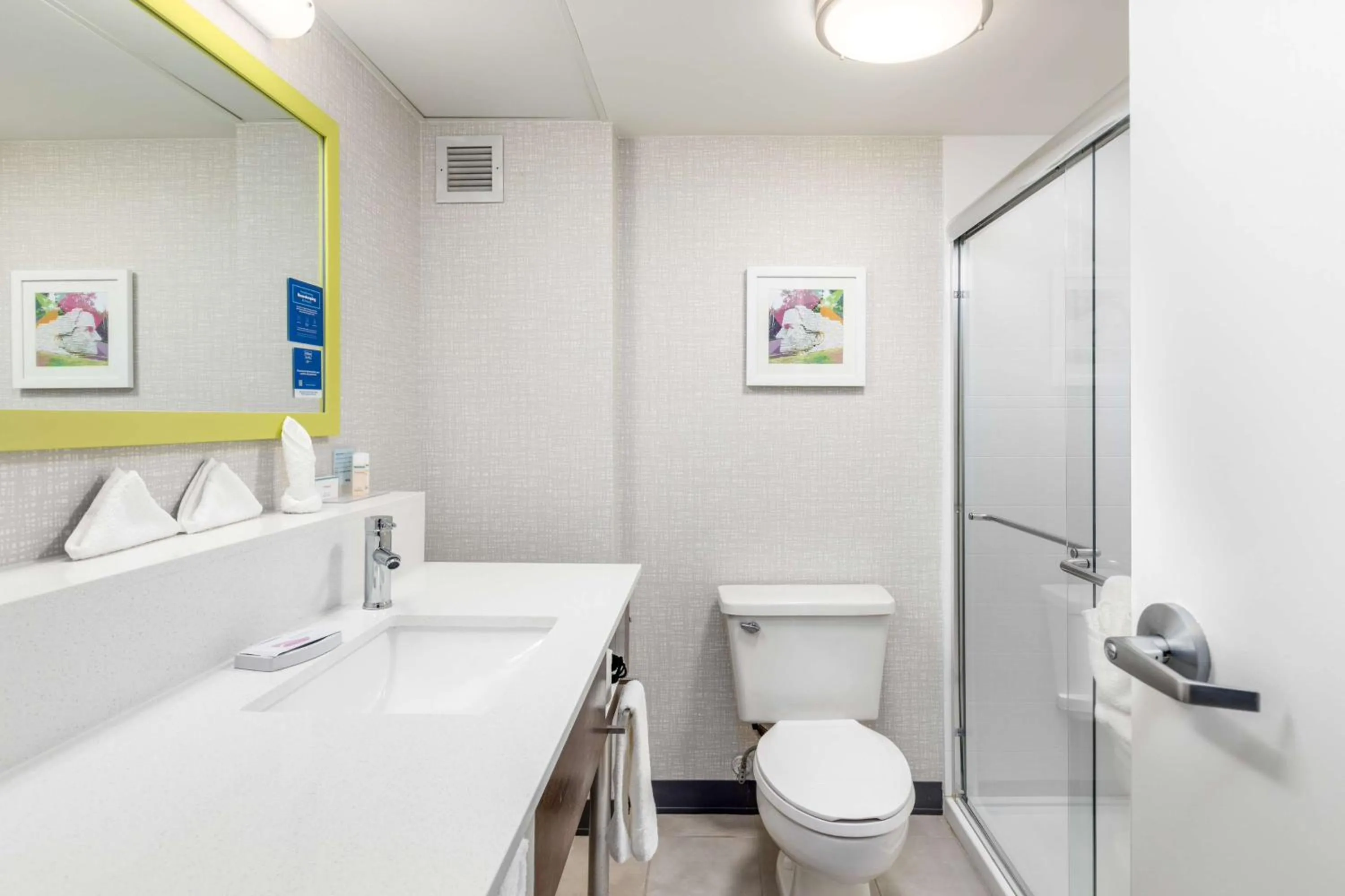 Bathroom in Hampton Inn Columbus/Dublin