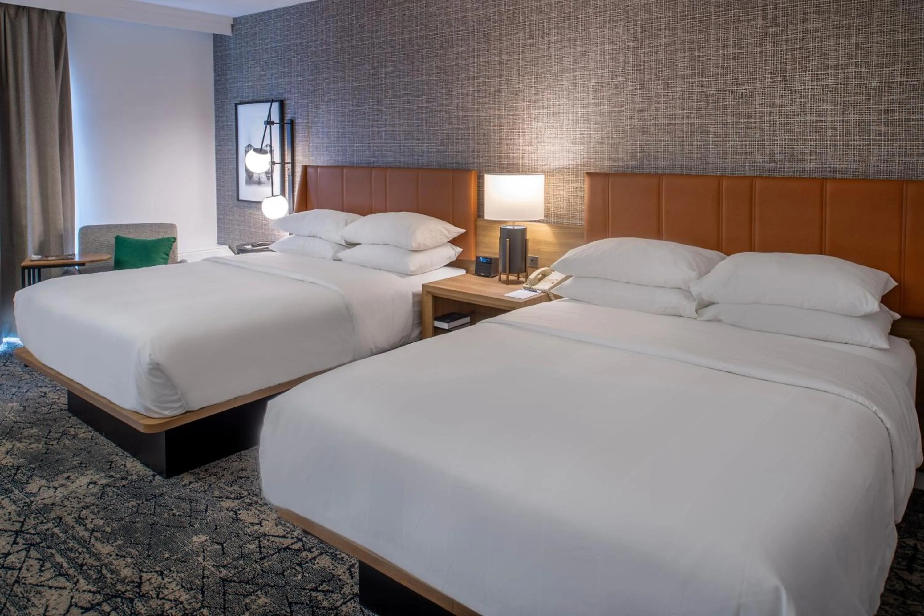 Photo of the whole room, Bed in Sheraton Westport Plaza