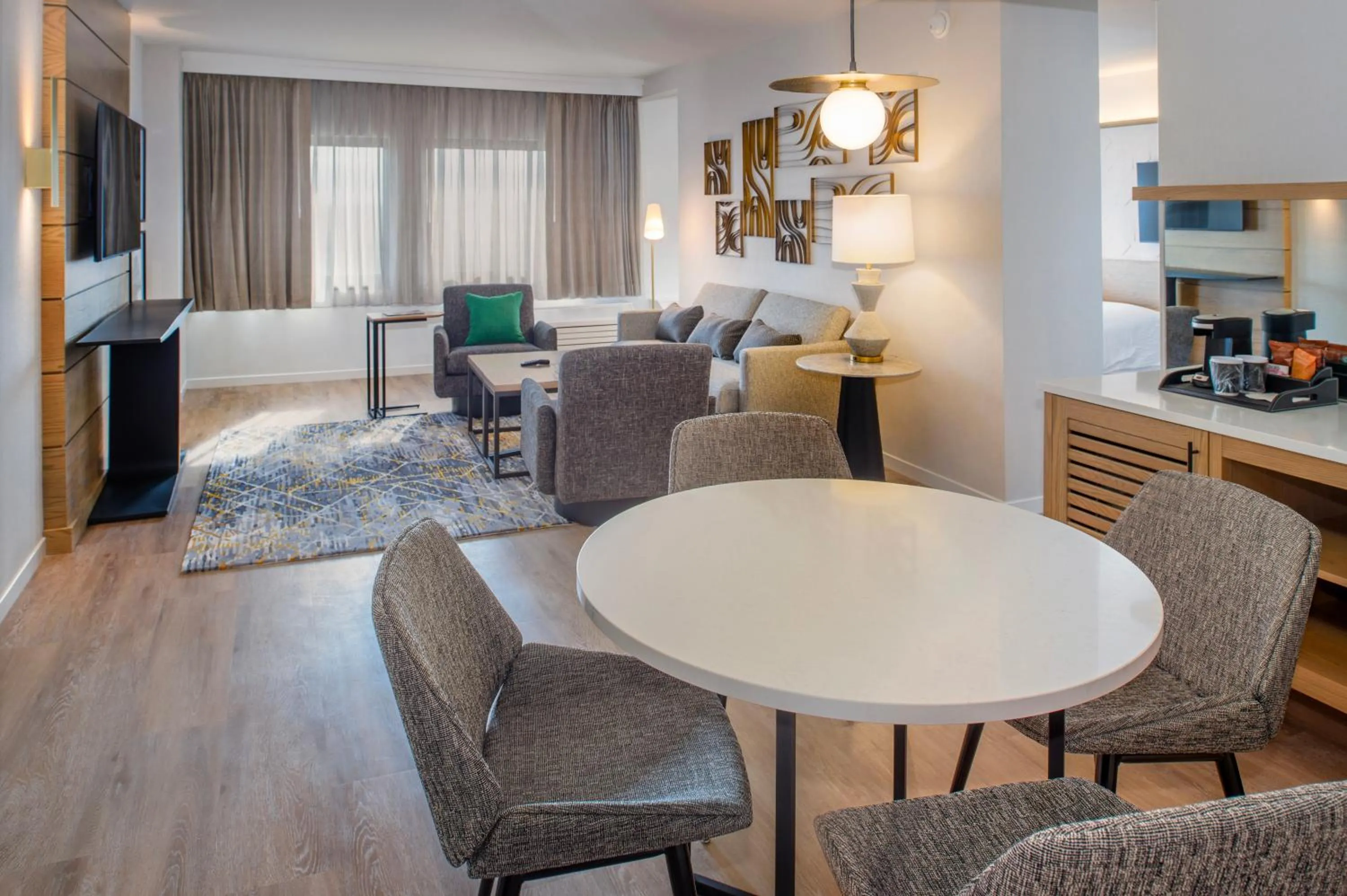 Guests in Sheraton Westport Plaza