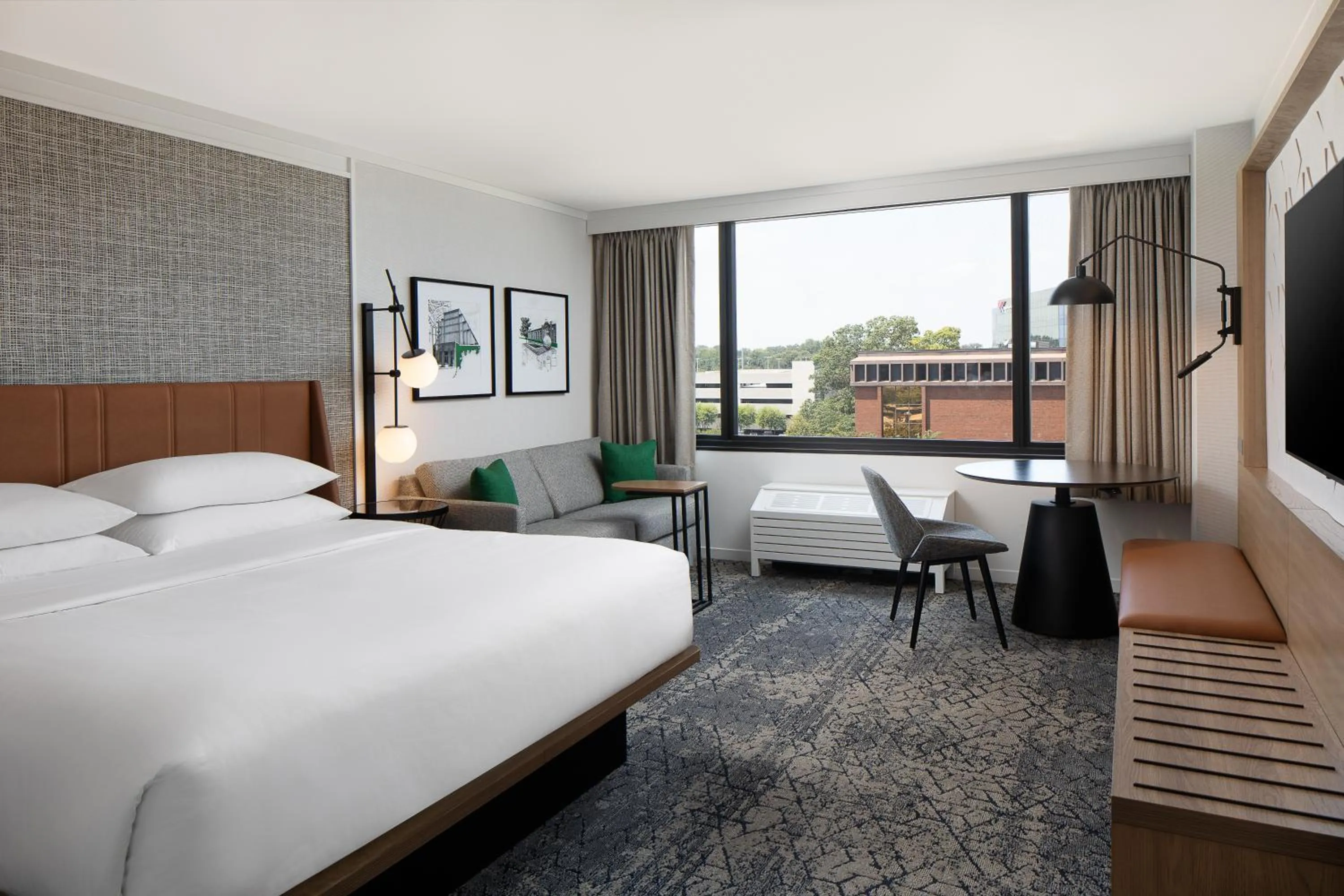 Bed in Sheraton Westport Plaza