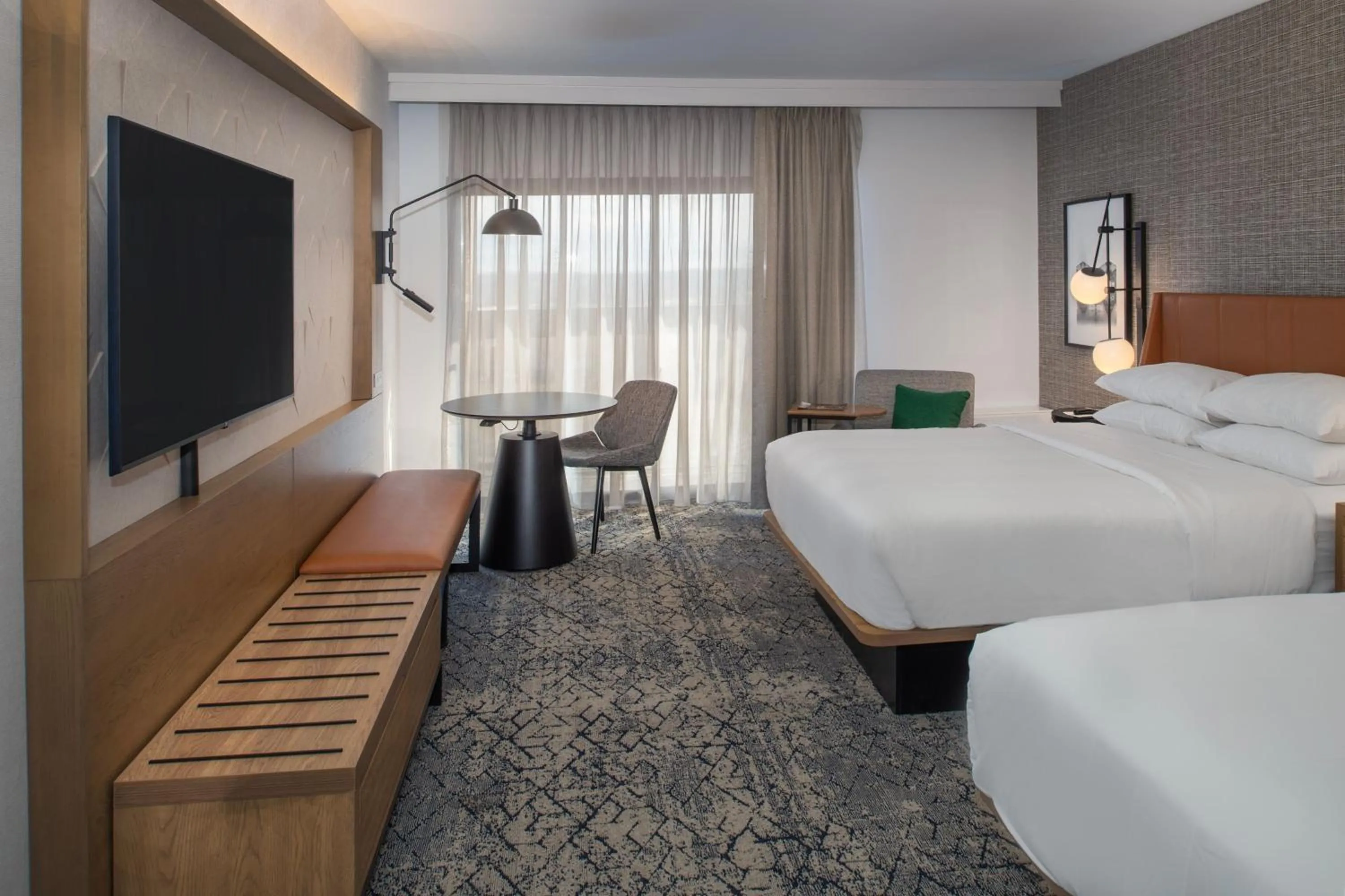 Photo of the whole room, Bed in Sheraton Westport Plaza