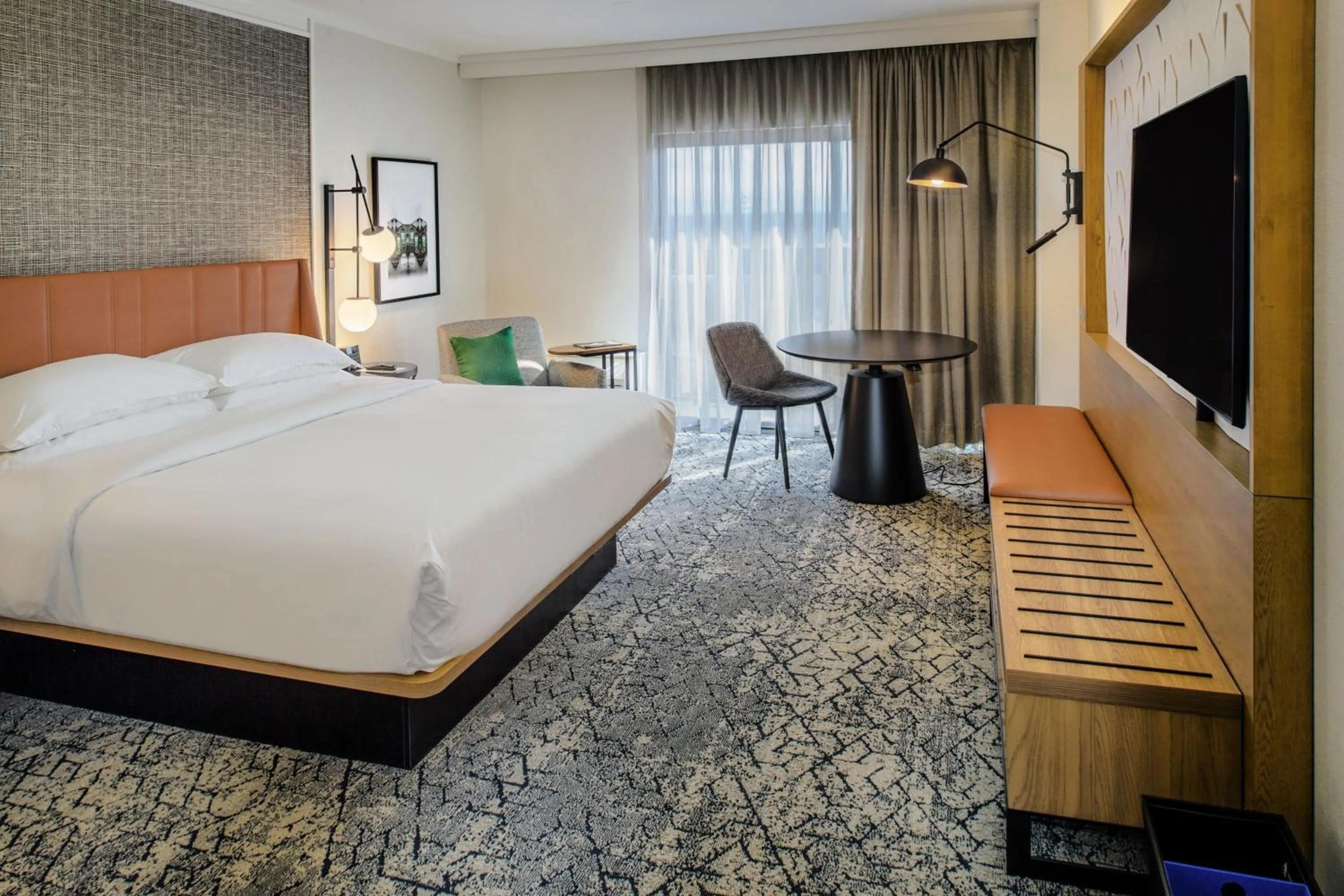 Photo of the whole room, Bed in Sheraton Westport Plaza