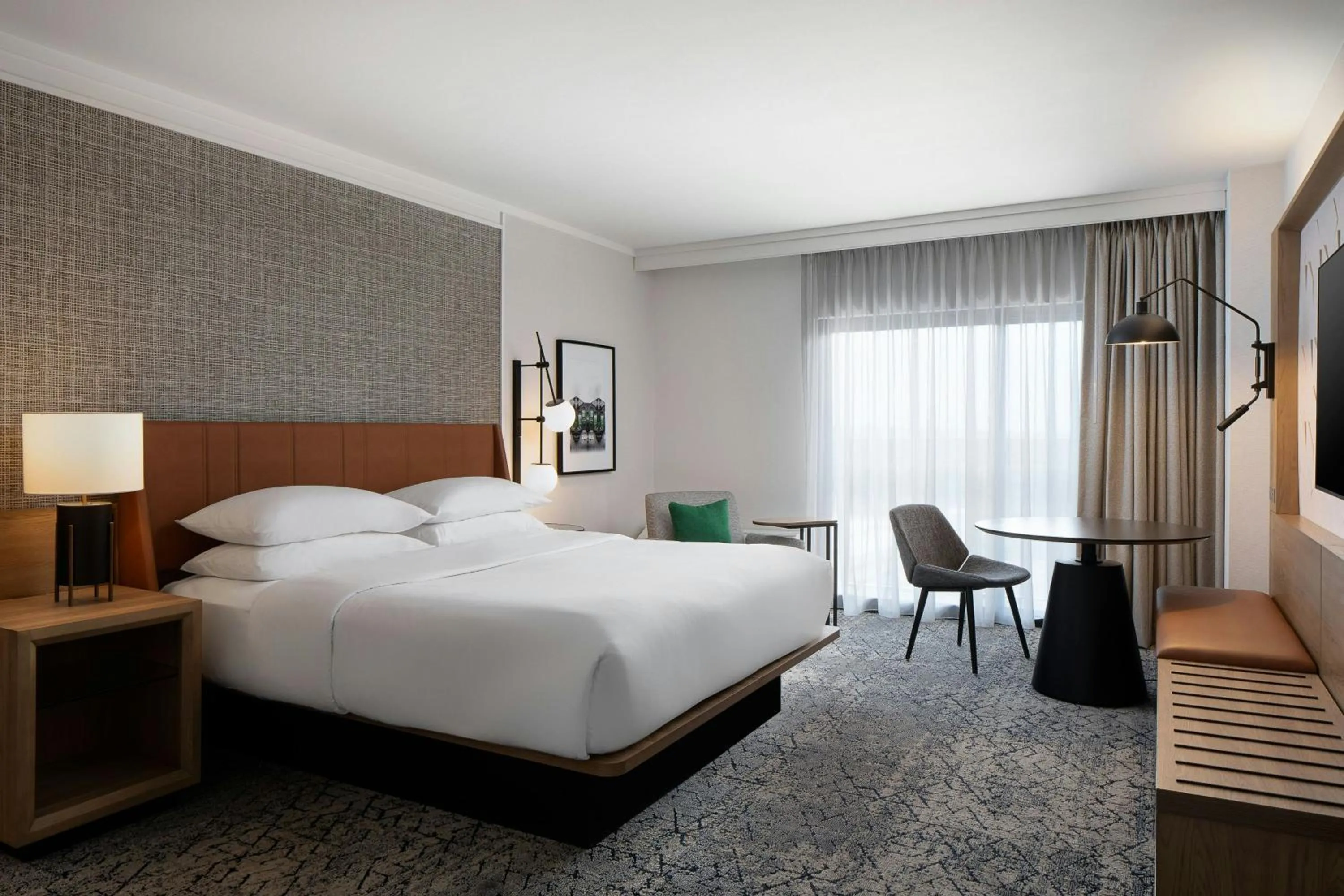 Photo of the whole room, Bed in Sheraton Westport Plaza