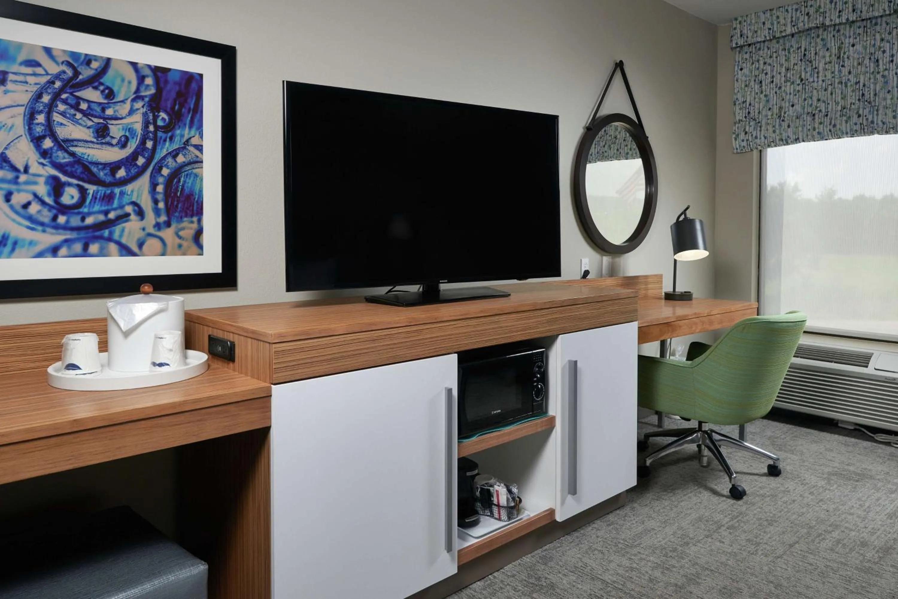 Bedroom in Hampton Inn Louisville/I-65/Brooks Road