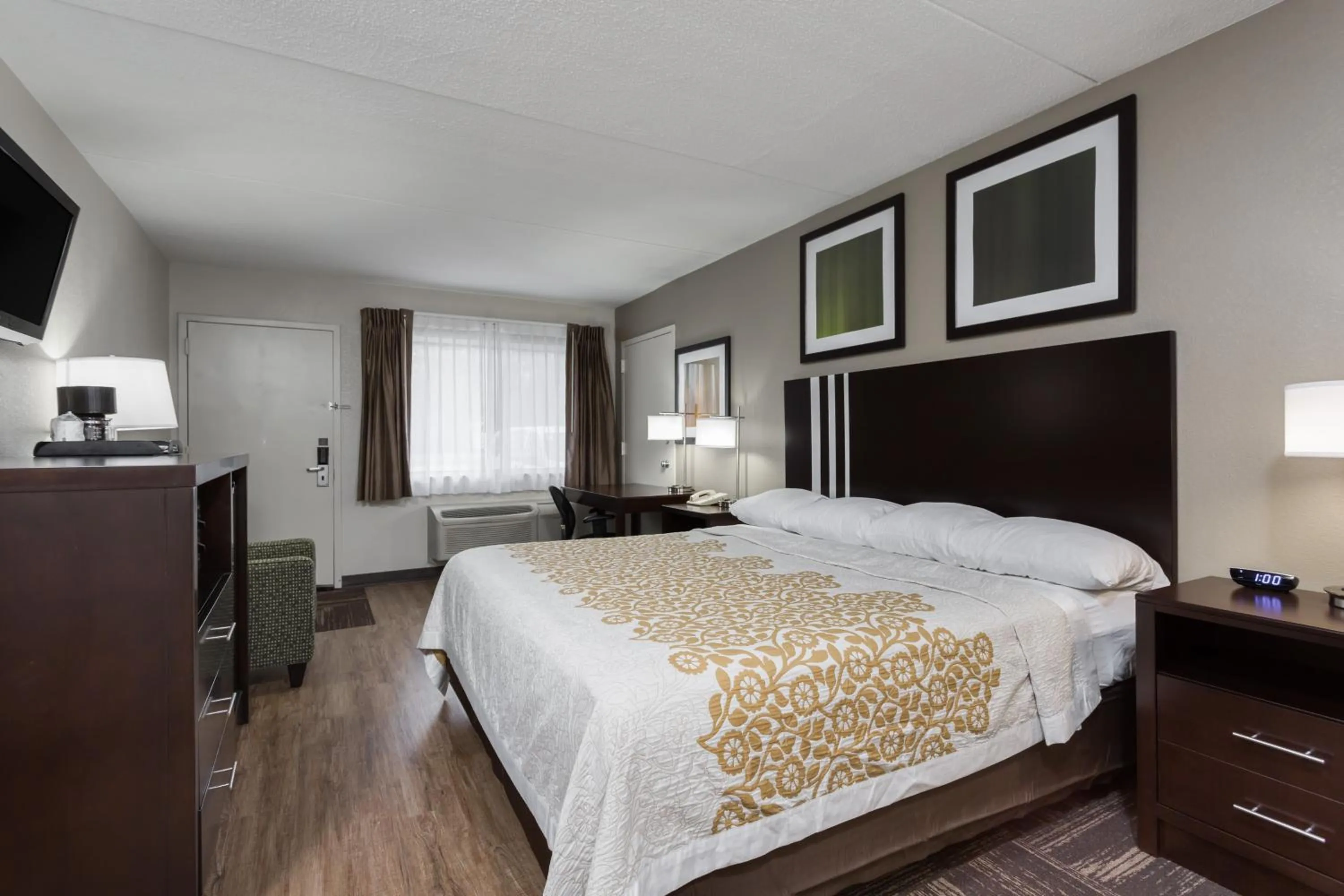 Bed in Days Inn by Wyndham Harrisburg North