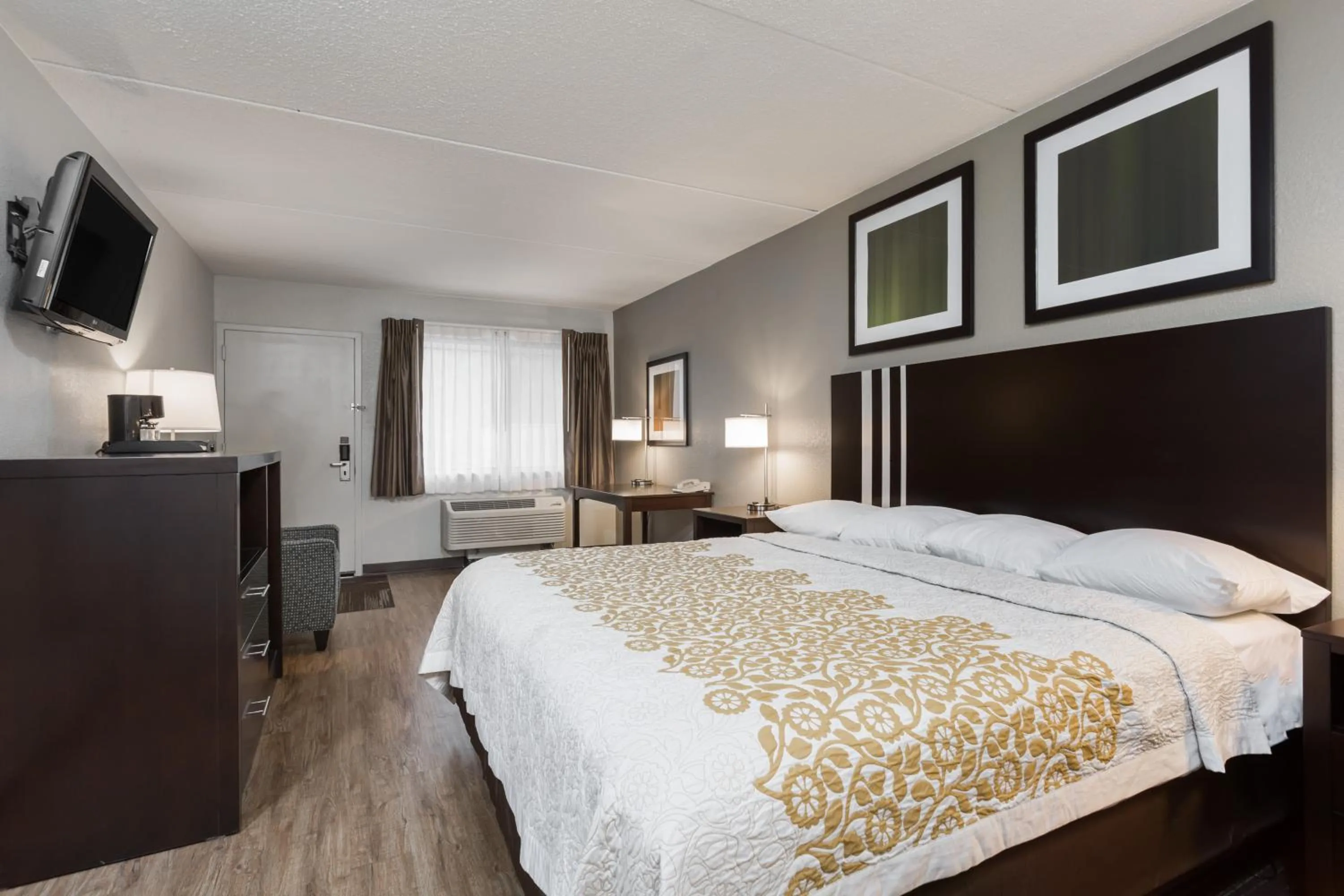 Bed in Days Inn by Wyndham Harrisburg North