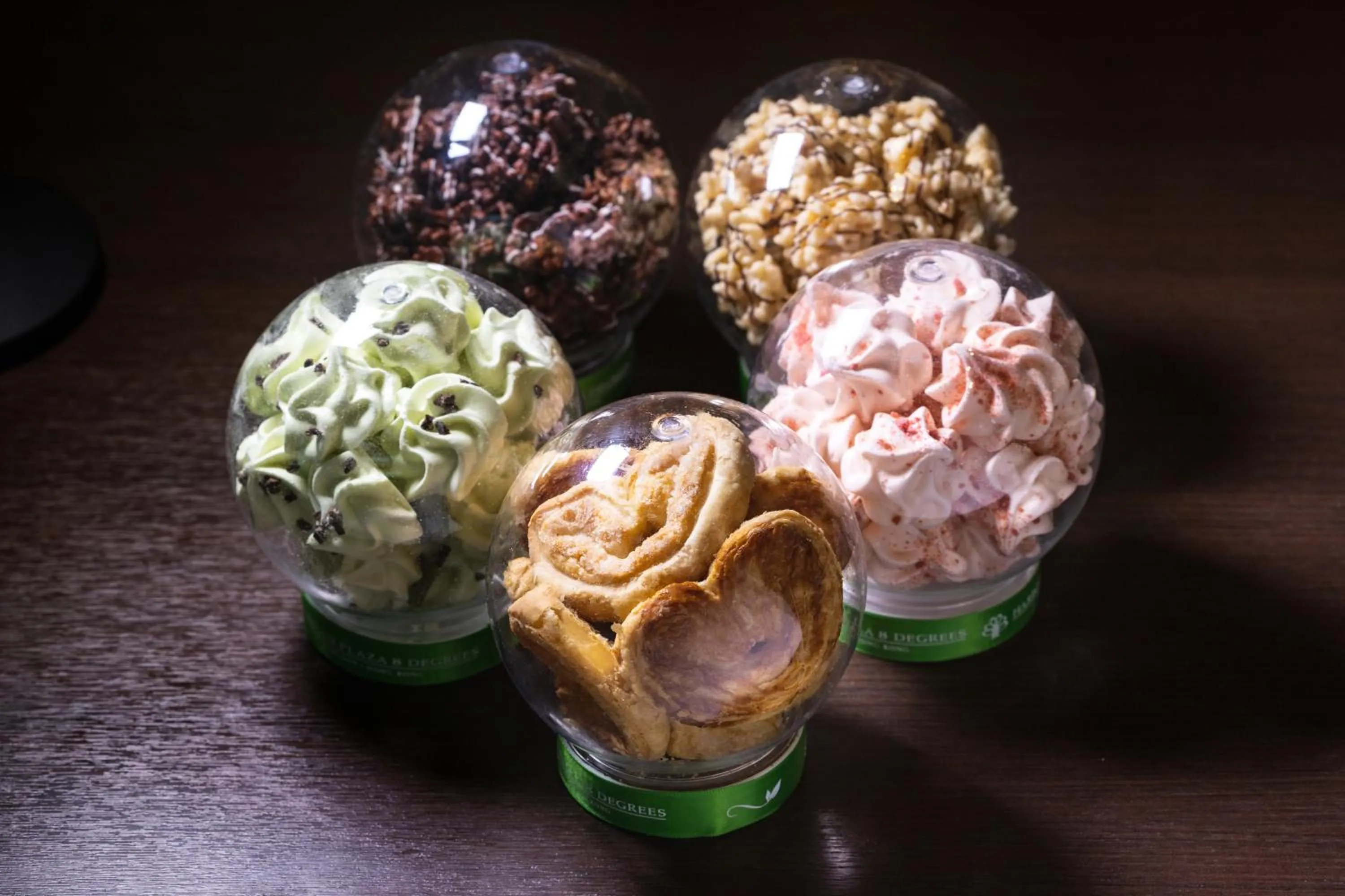 Food and drinks in Harbour Plaza 8 Degrees