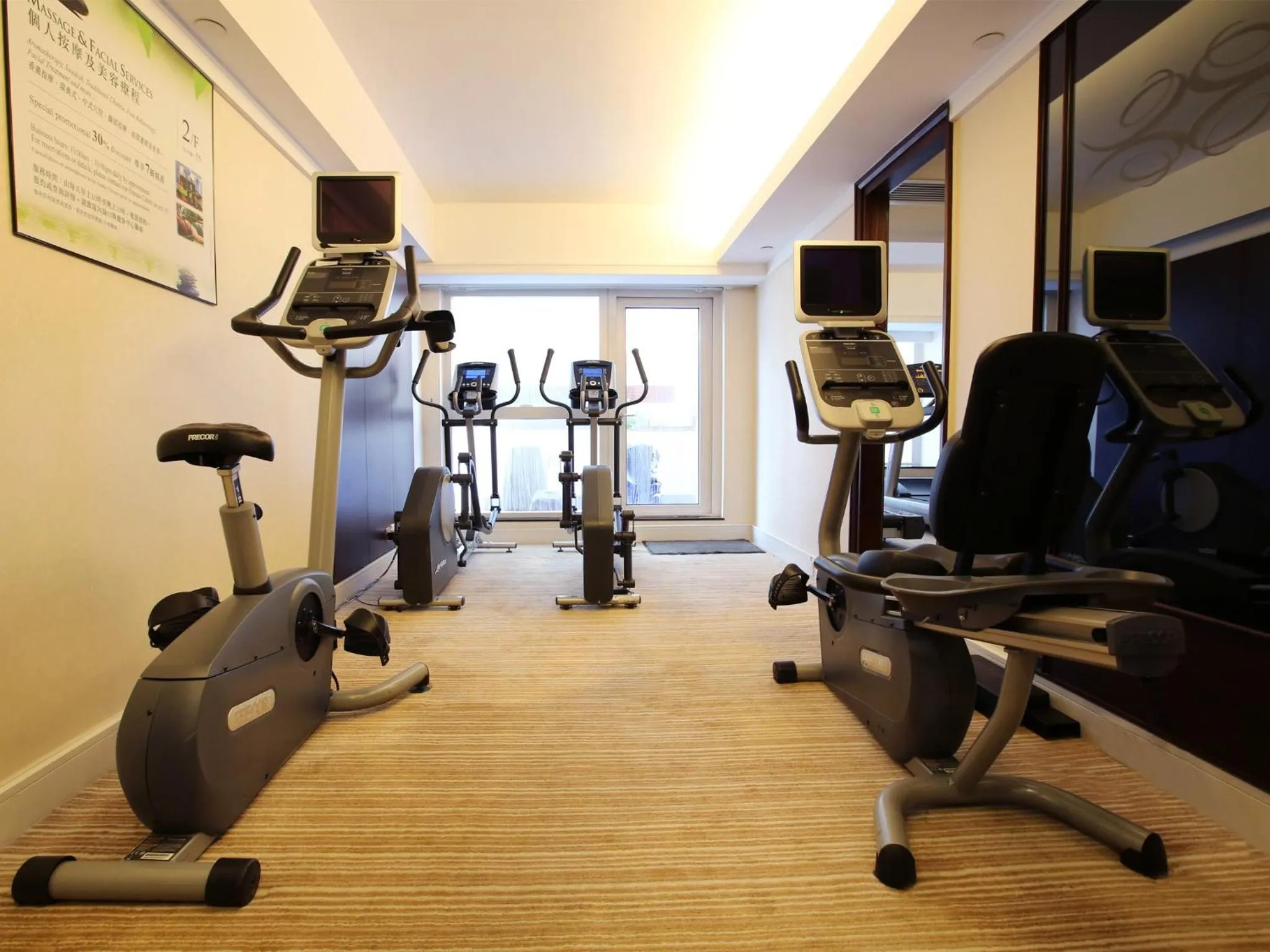 Fitness centre/facilities in Harbour Plaza 8 Degrees